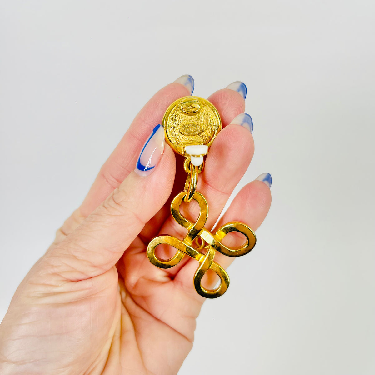 1995 CHANEL CC LOGO PEARL DROP INFINITY KNOT CLIP ON EARRINGS
