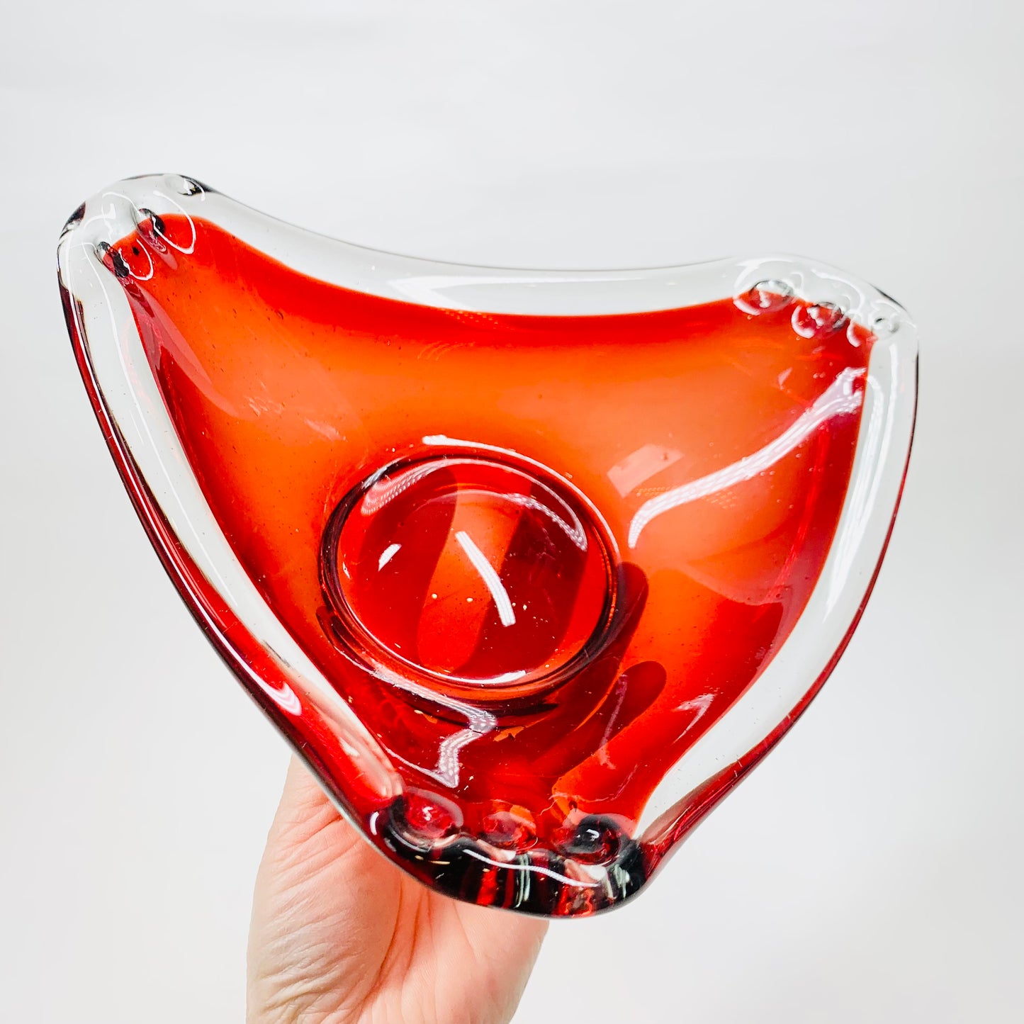 PINCHED RED GLASS PLATE