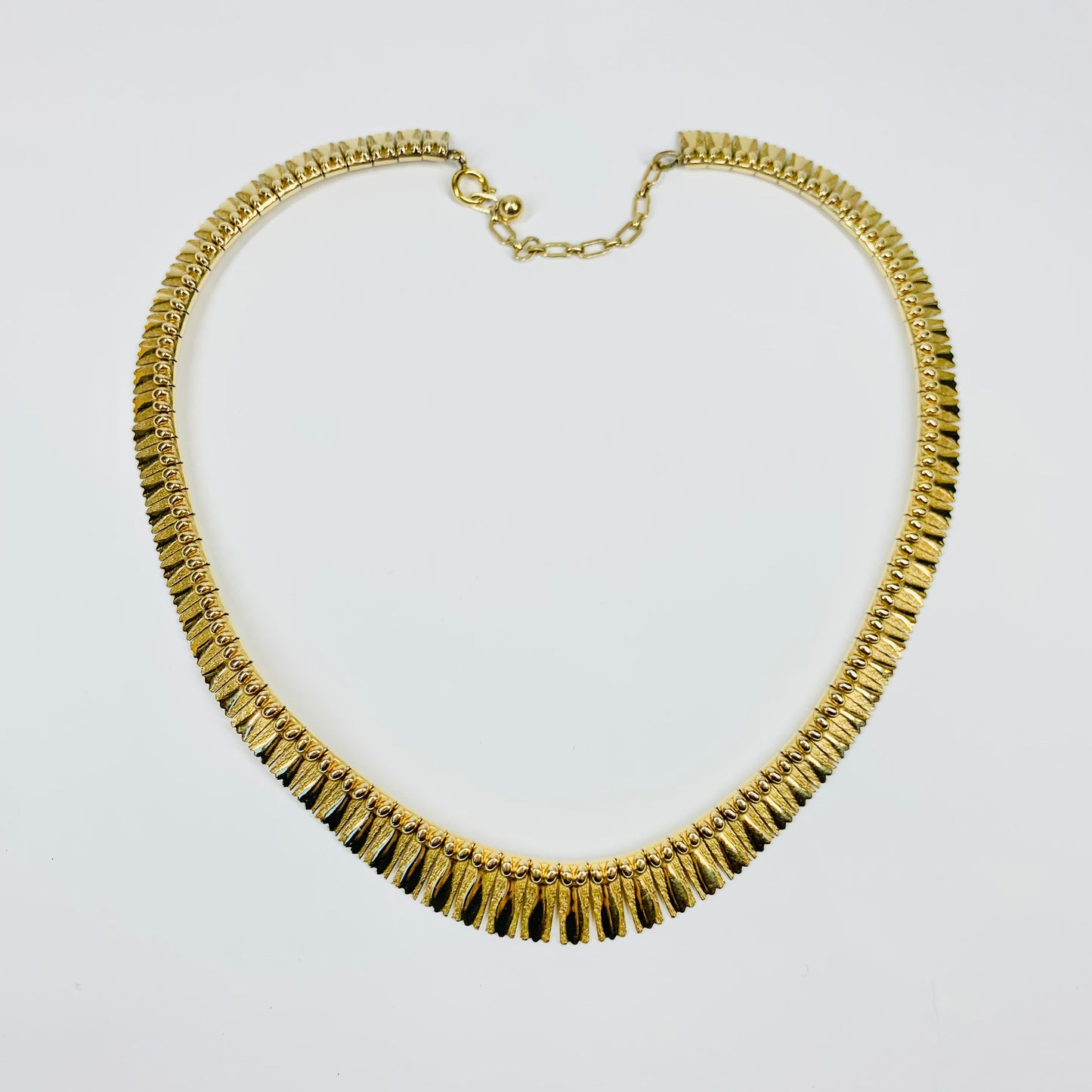 1950s ROLLED GOOD TEXTURED CLEOPATRA NECKLACE