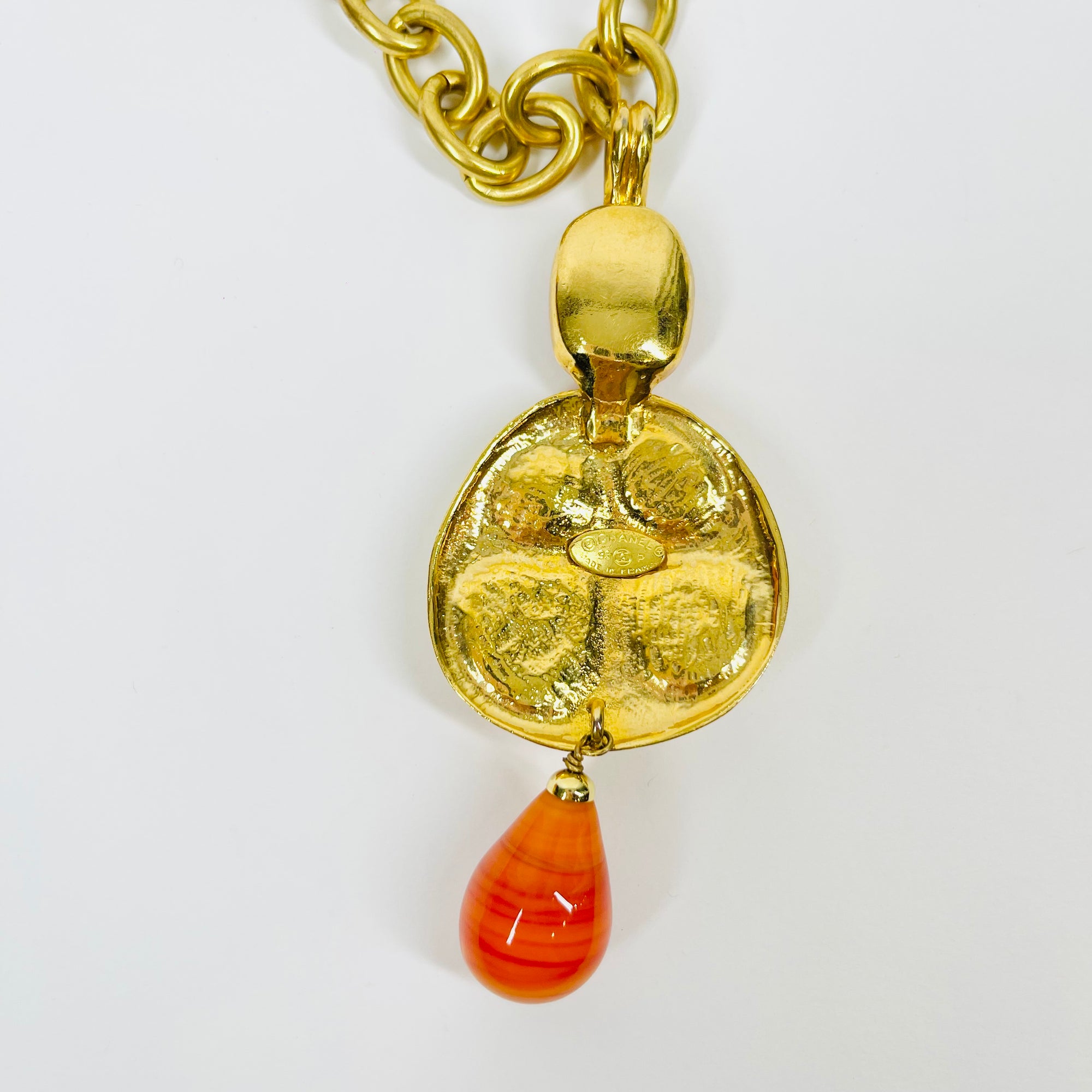 LIMITED EDITION 1993 CHANEL ORANGE PEARL GRIPOIX DROP PENDANT WITH FANCY LINKS NECKLACE