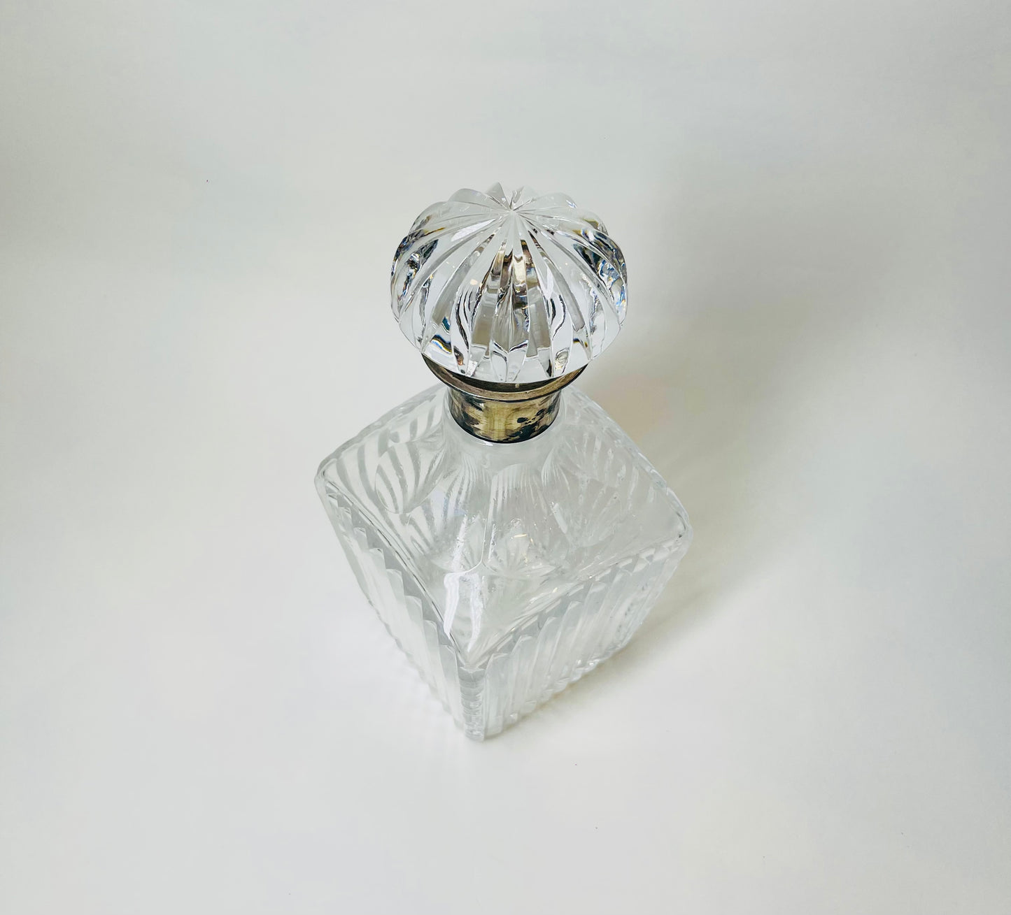 BB CUT CRYSTAL DECANTER