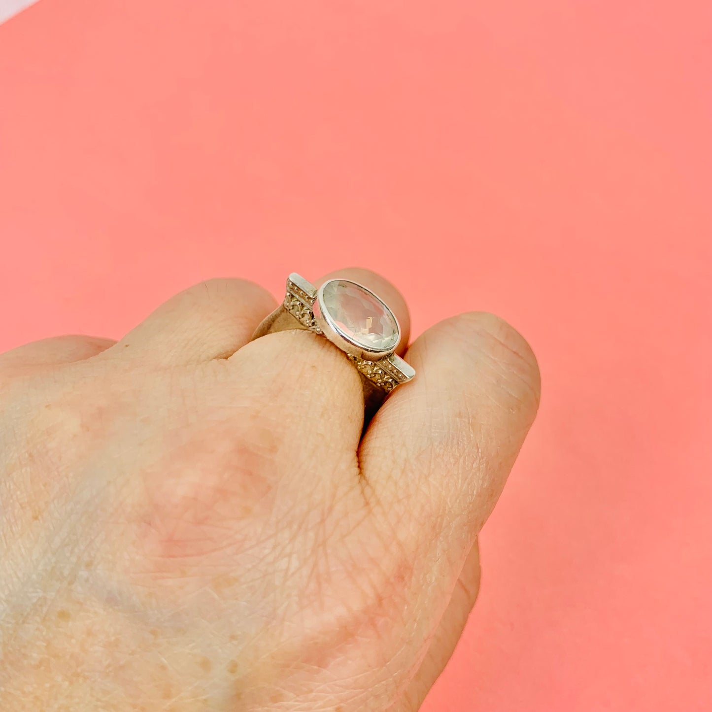 60s MODERNIST SILVER RING WITH BEZEL MOONSTONE