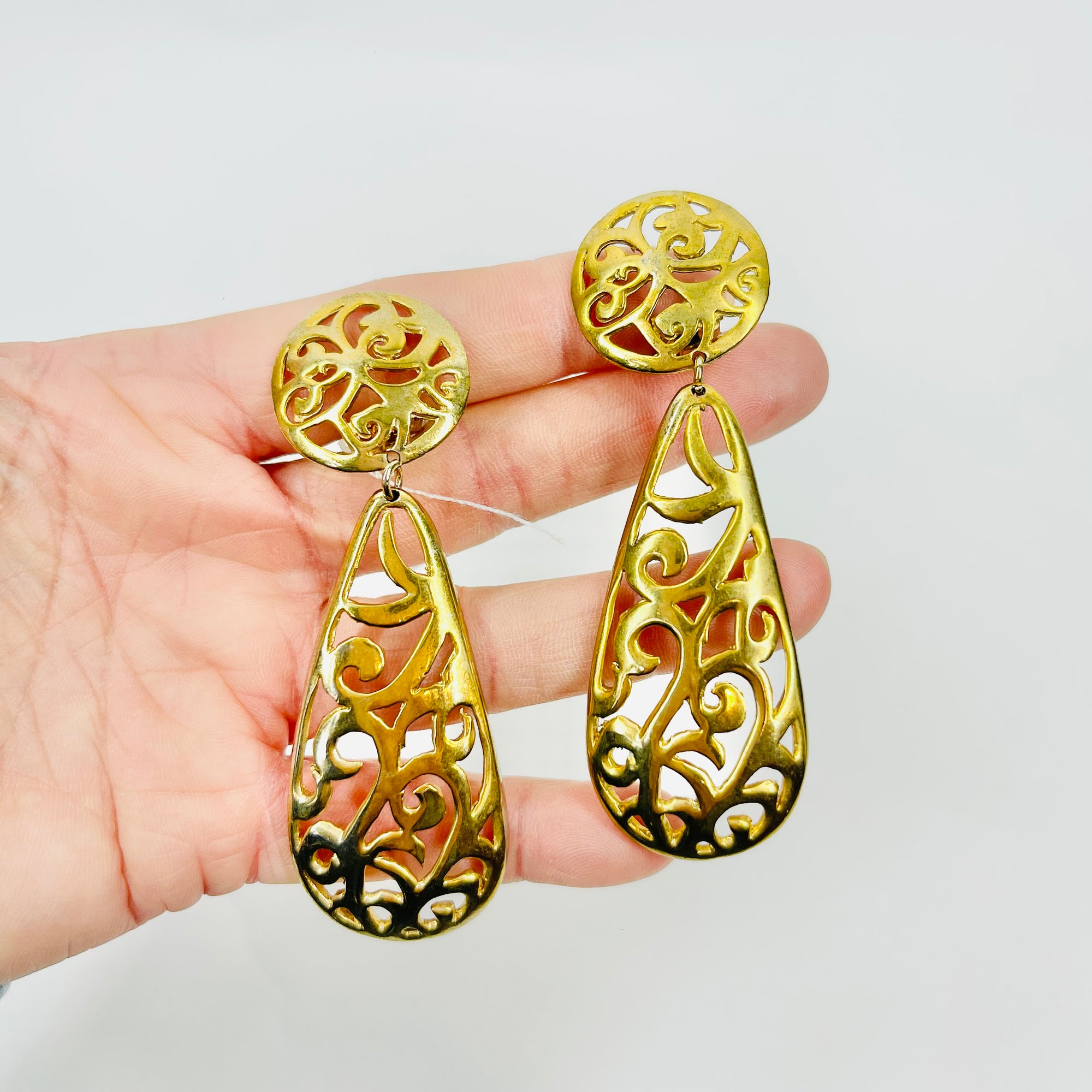 LARGE 1980s GOLD PLATED ORNATE FILIGREE CLIP ON EARRINGS
