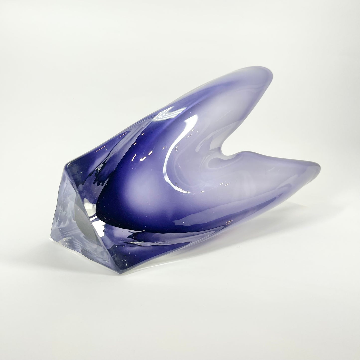 1970s JAPANESE HINERI CASED PURPLE HANDKERCHIEF GLASS VASE