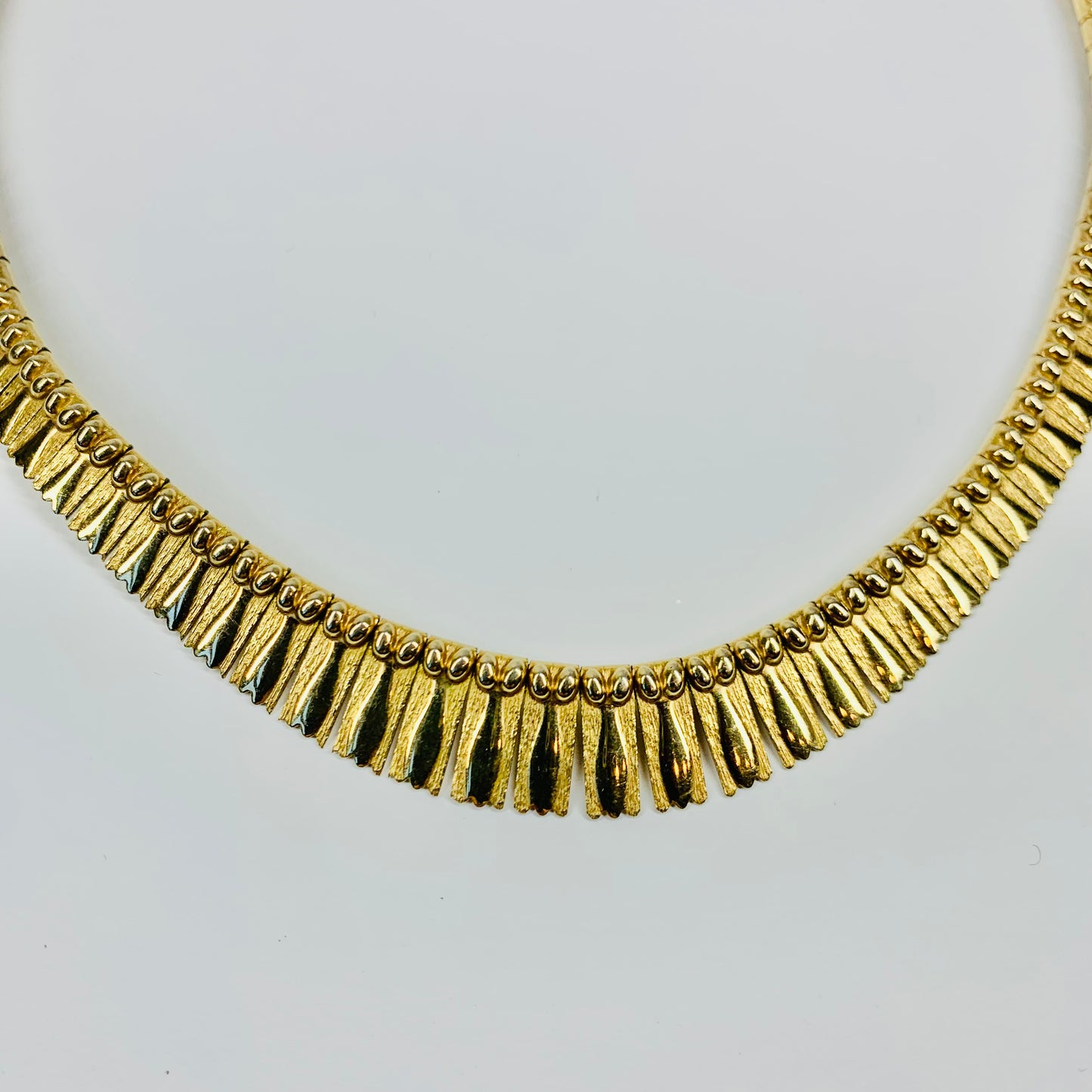 1950s ROLLED GOOD TEXTURED CLEOPATRA NECKLACE