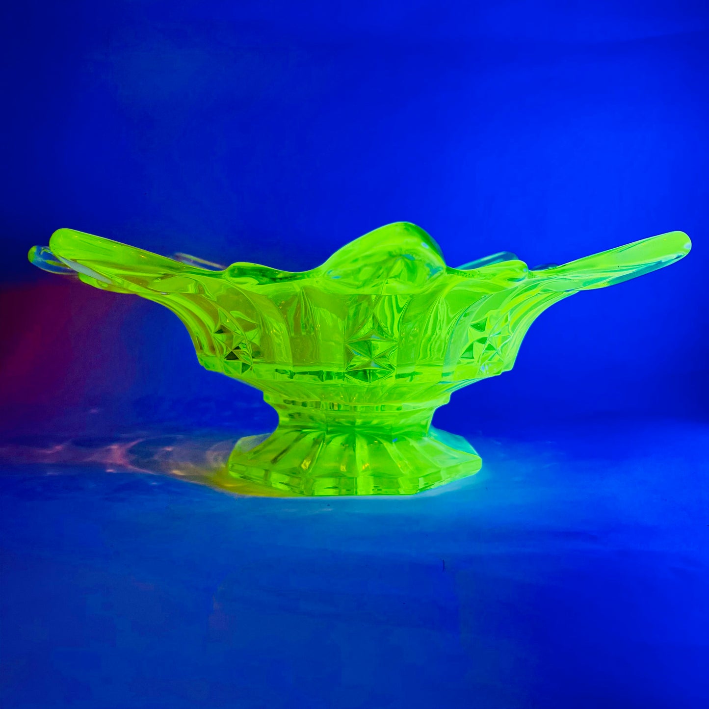 STARBURST URANIUM GLASS BOWL