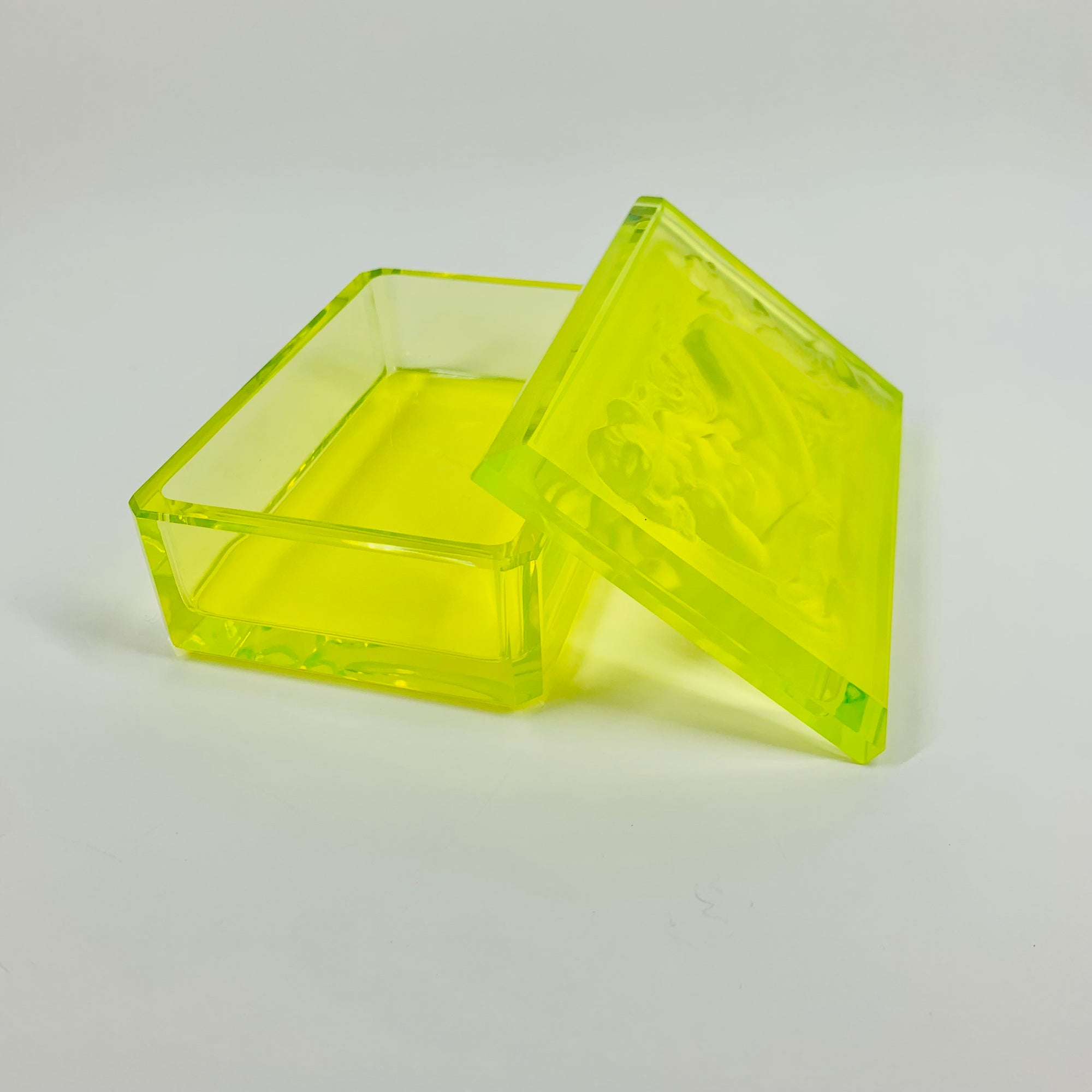 URANIUM GLASS NUDE MOTIF LIDDED BOX