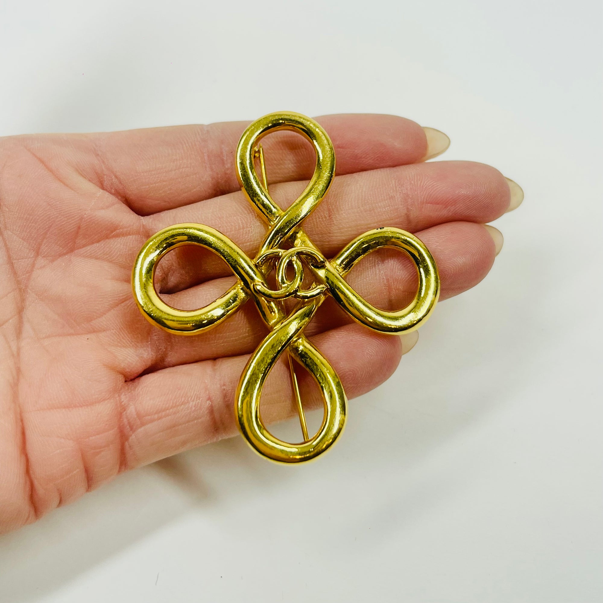 1980s CHANEL INFINITY LOVE KNOT BROOCH