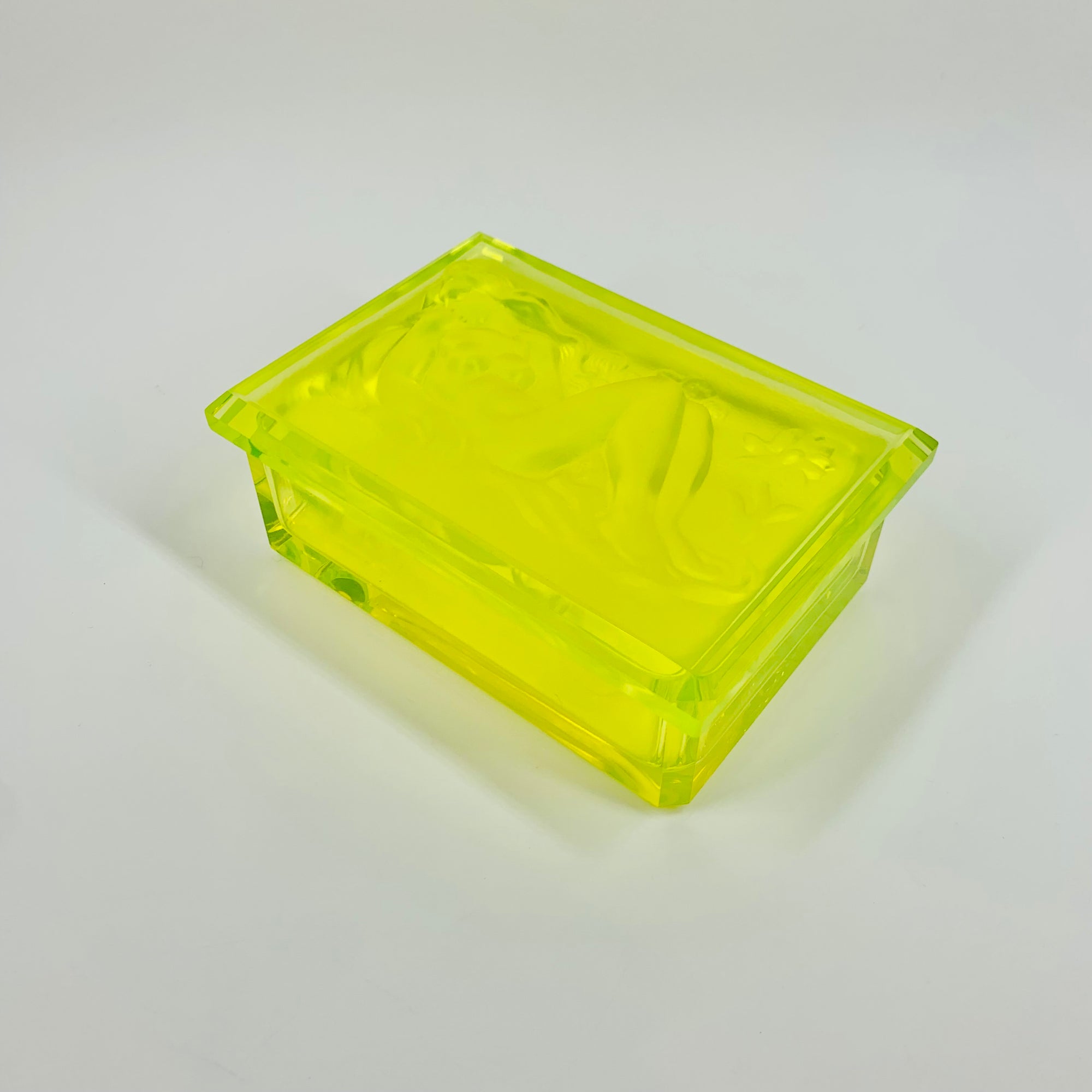 URANIUM GLASS NUDE MOTIF LIDDED BOX