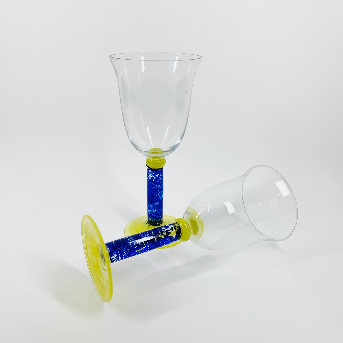 1980s MOUTH BLOWN BLUE YELLOW SPATTER GLASS WINE GLASSES/GOBLETS