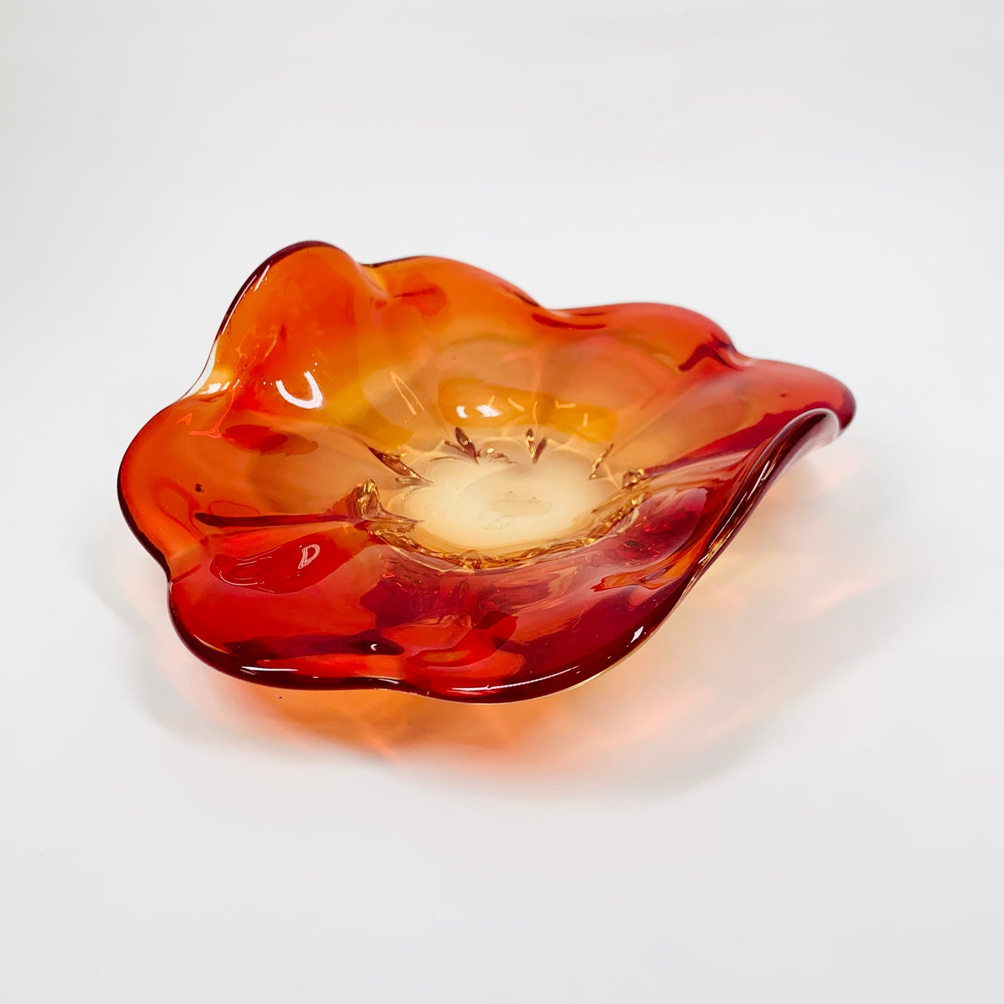 RED FLOWER GLASS BOWL/ASHTRAY