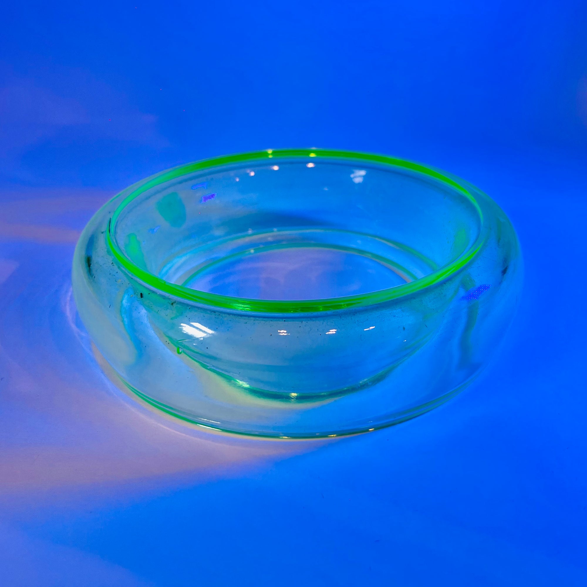 LARGE ANTIQUE GREEN DEPRESSION URANIUM GLASS ROUND FLOWER FROG