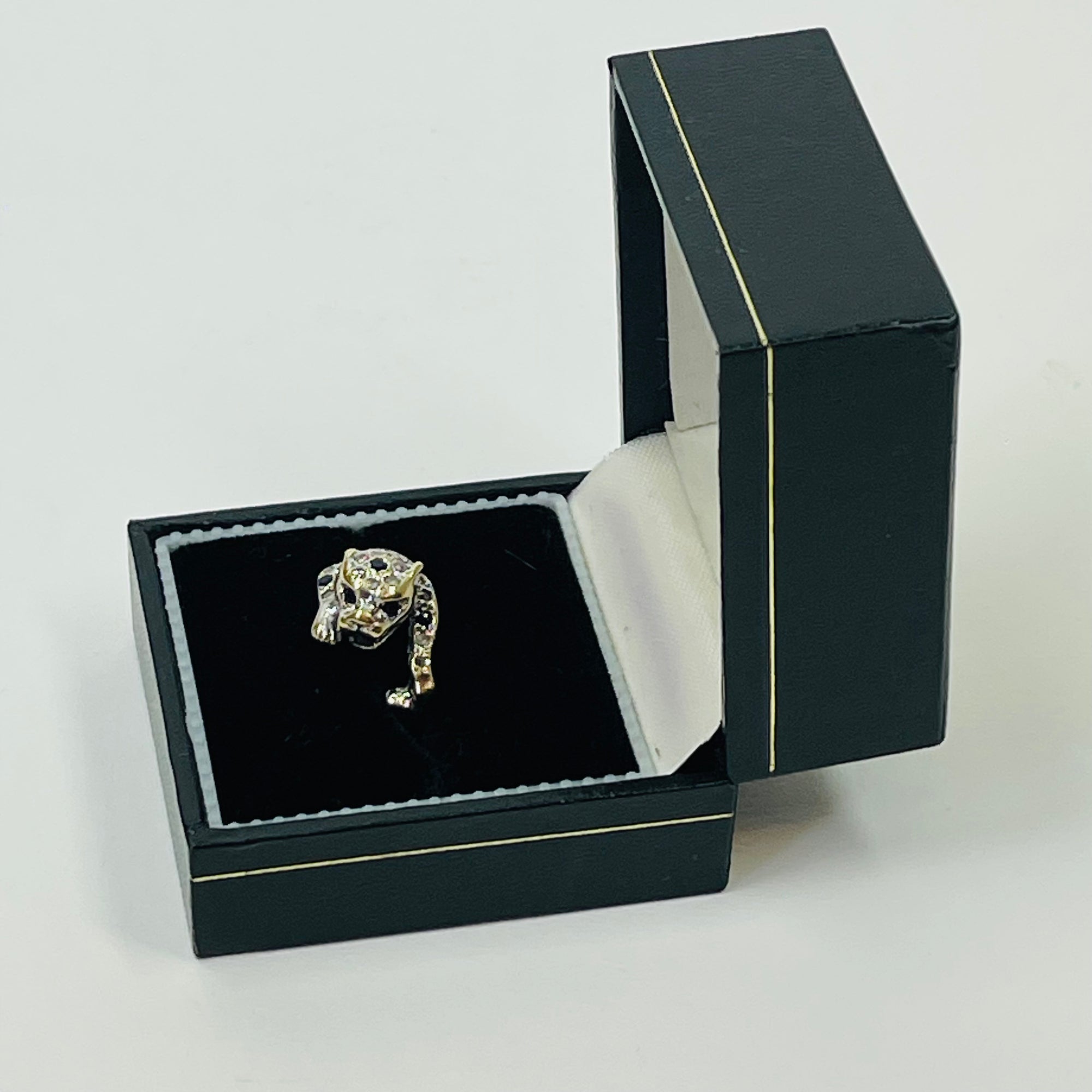 1950s 14K WHITE GOLD DIAMOND BLUE SAPPHIRE SNOW LEOPARD RING