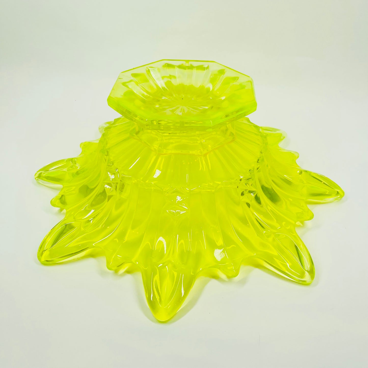 STARBURST URANIUM GLASS BOWL