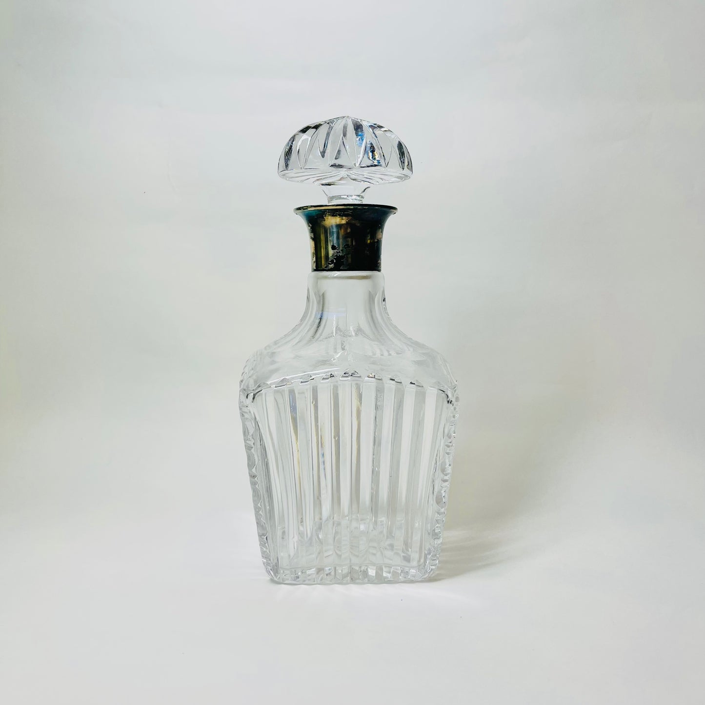 BB CUT CRYSTAL DECANTER