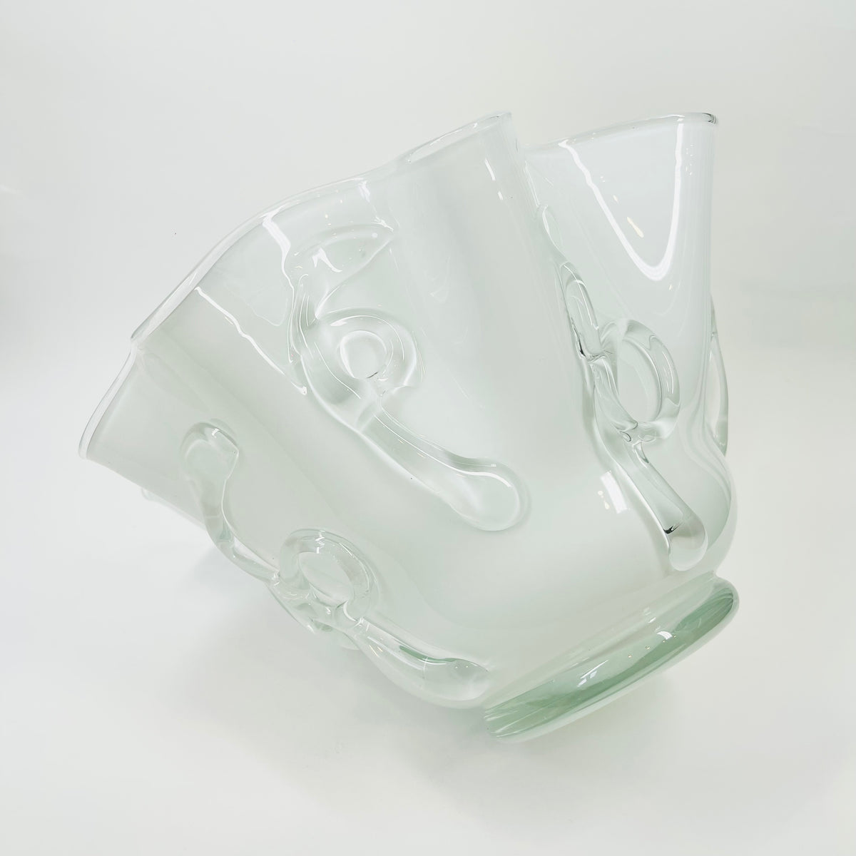 1960s MURANO CASED WHITE RUFFLE RIM HANDKERCHIEF GLASS VASE MILLEFIORI