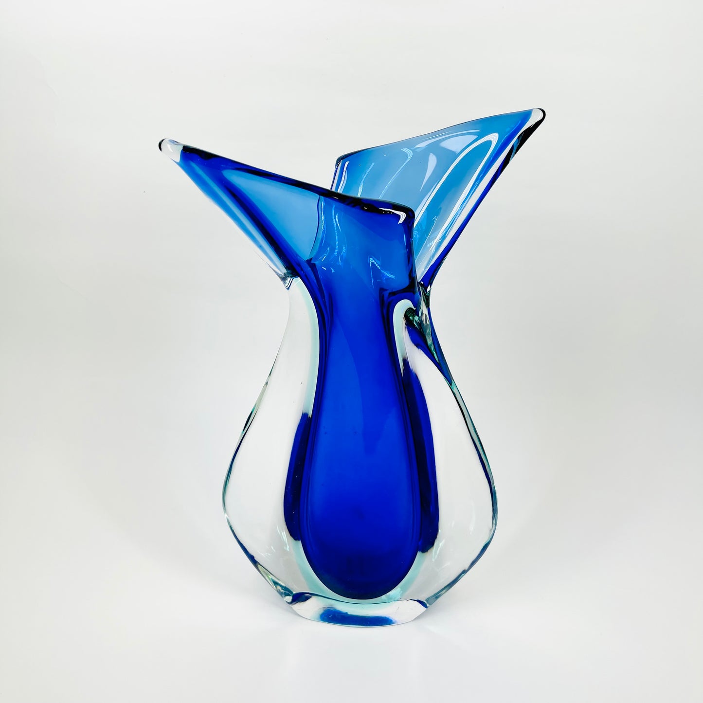 X-LARGE 1940s URANIUM MURANO BLUE SOMMERSO GLASS FISHTAIL VASE