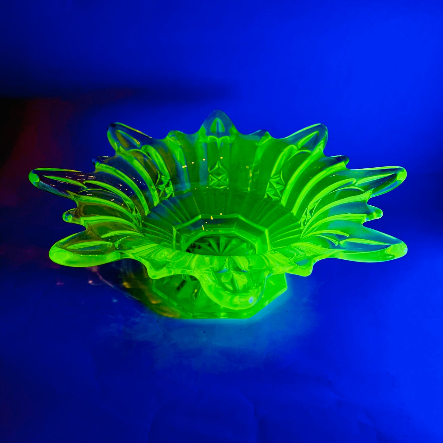 STARBURST URANIUM GLASS BOWL