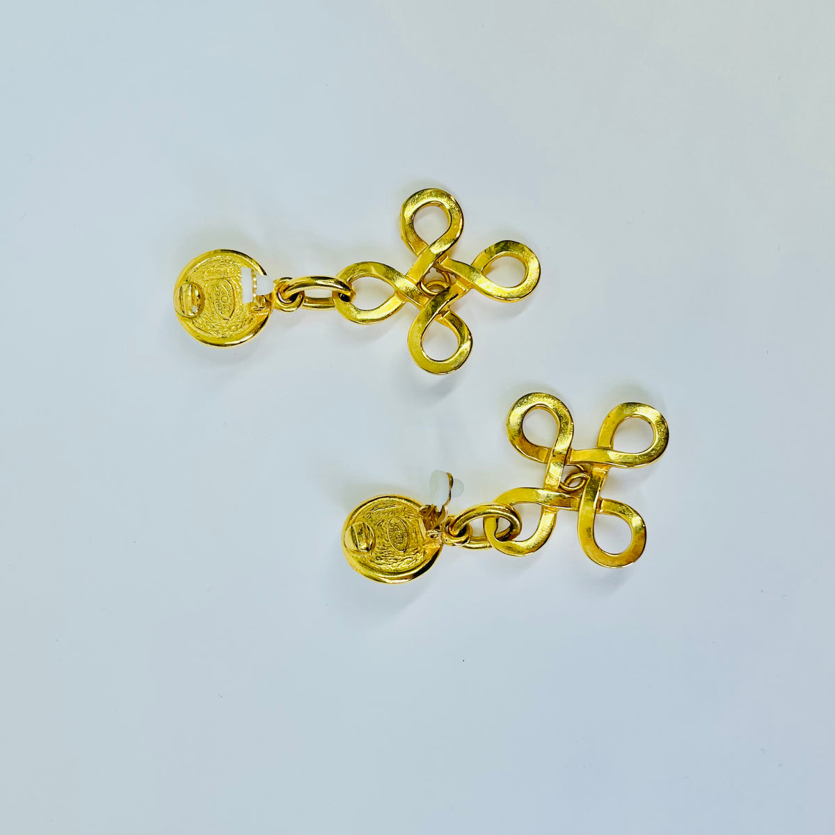 1995 CHANEL CC LOGO PEARL DROP INFINITY KNOT CLIP ON EARRINGS