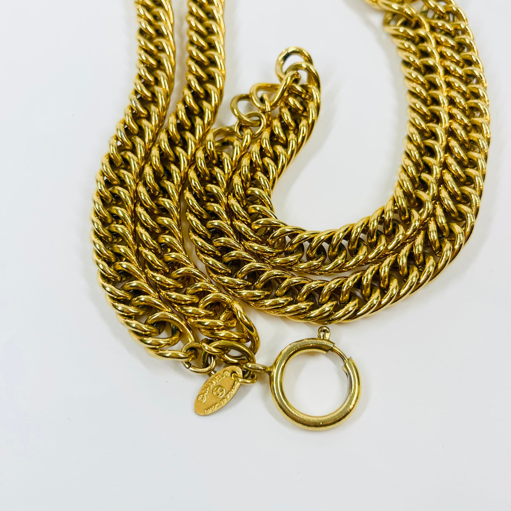 LIMITED EDITION 1980s RUNWAY CHANEL QUILTED CUT OUT PLATE DOUBLE CHAIN NECKLACE