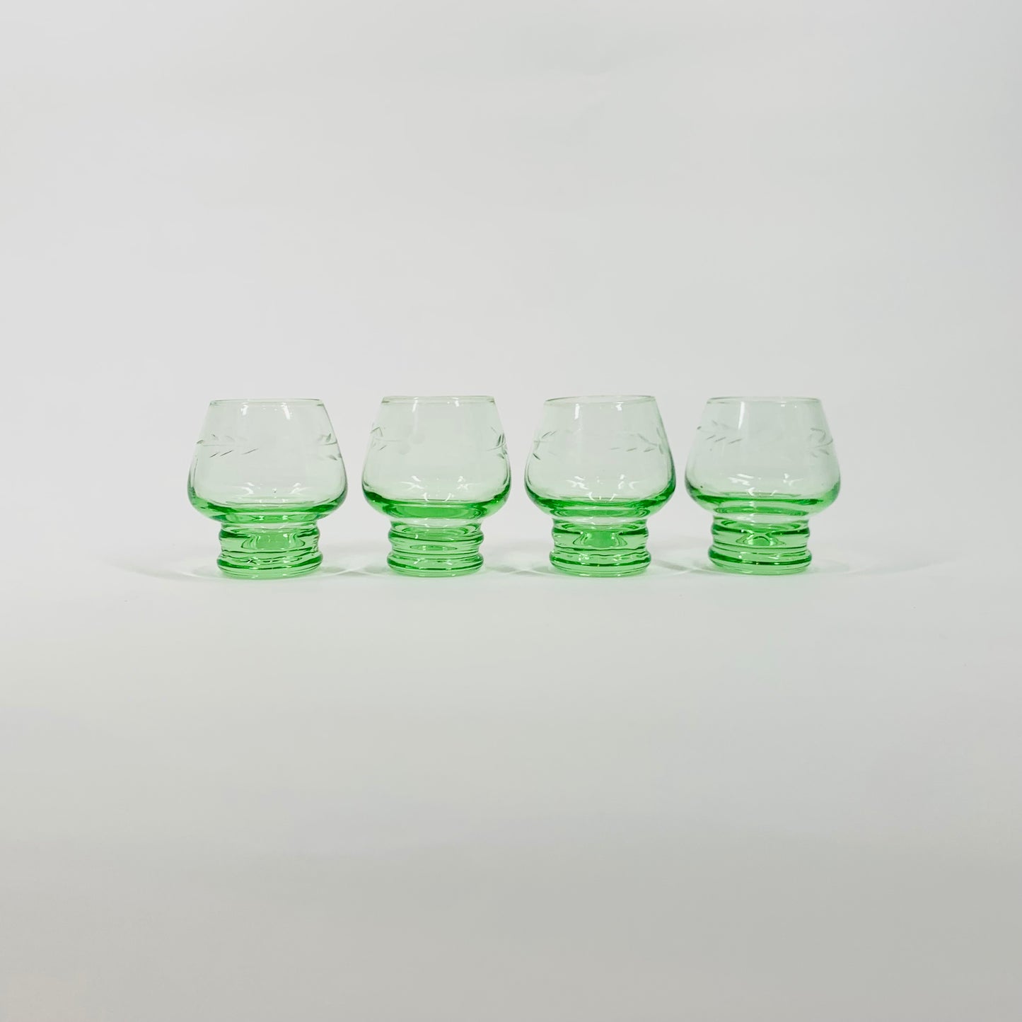 1940s ETCHED GREEN MINI SHOT GLASSES