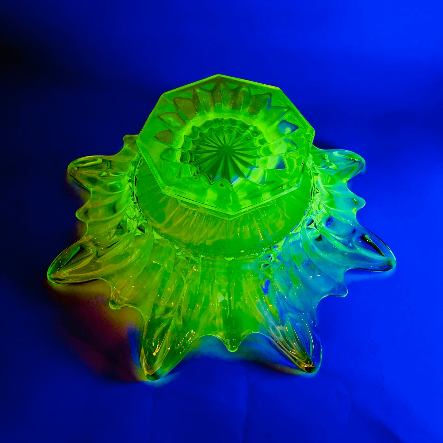 STARBURST URANIUM GLASS BOWL