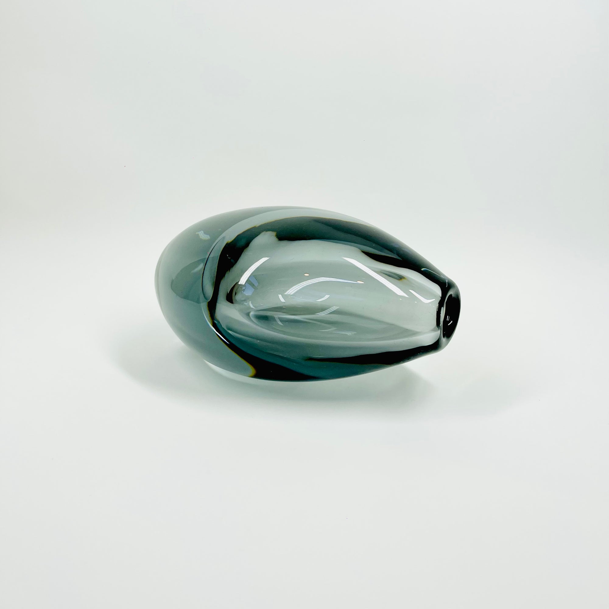 1950s GREY SOMMERSO GLASS VASE BY SVEN PALMQVIST FOR ORREFORS