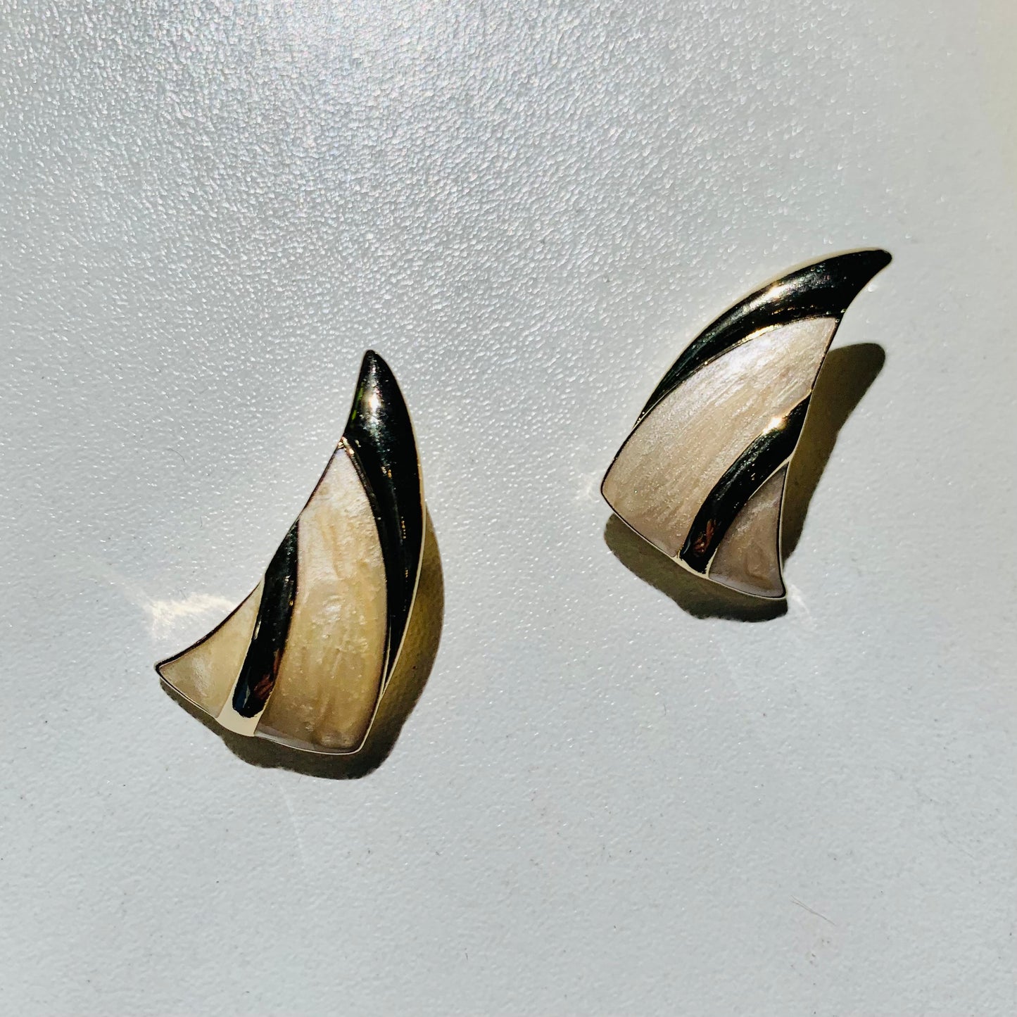 60s BEIGE ENAMEL EARRINGS