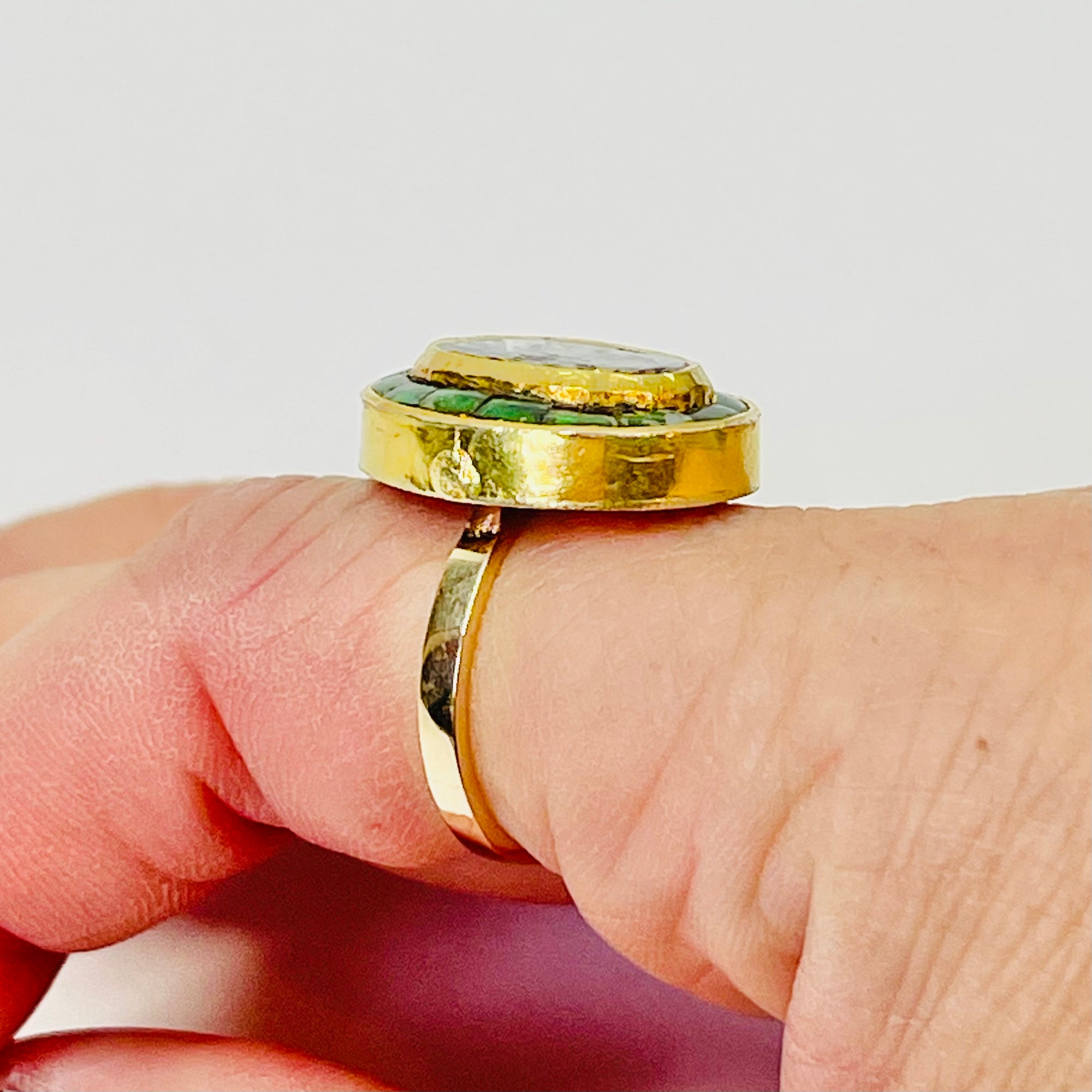 ANTIQUE 22K GOLD INDIAN POLKI RAW DIAMOND RING WITH GREEN ENAMEL