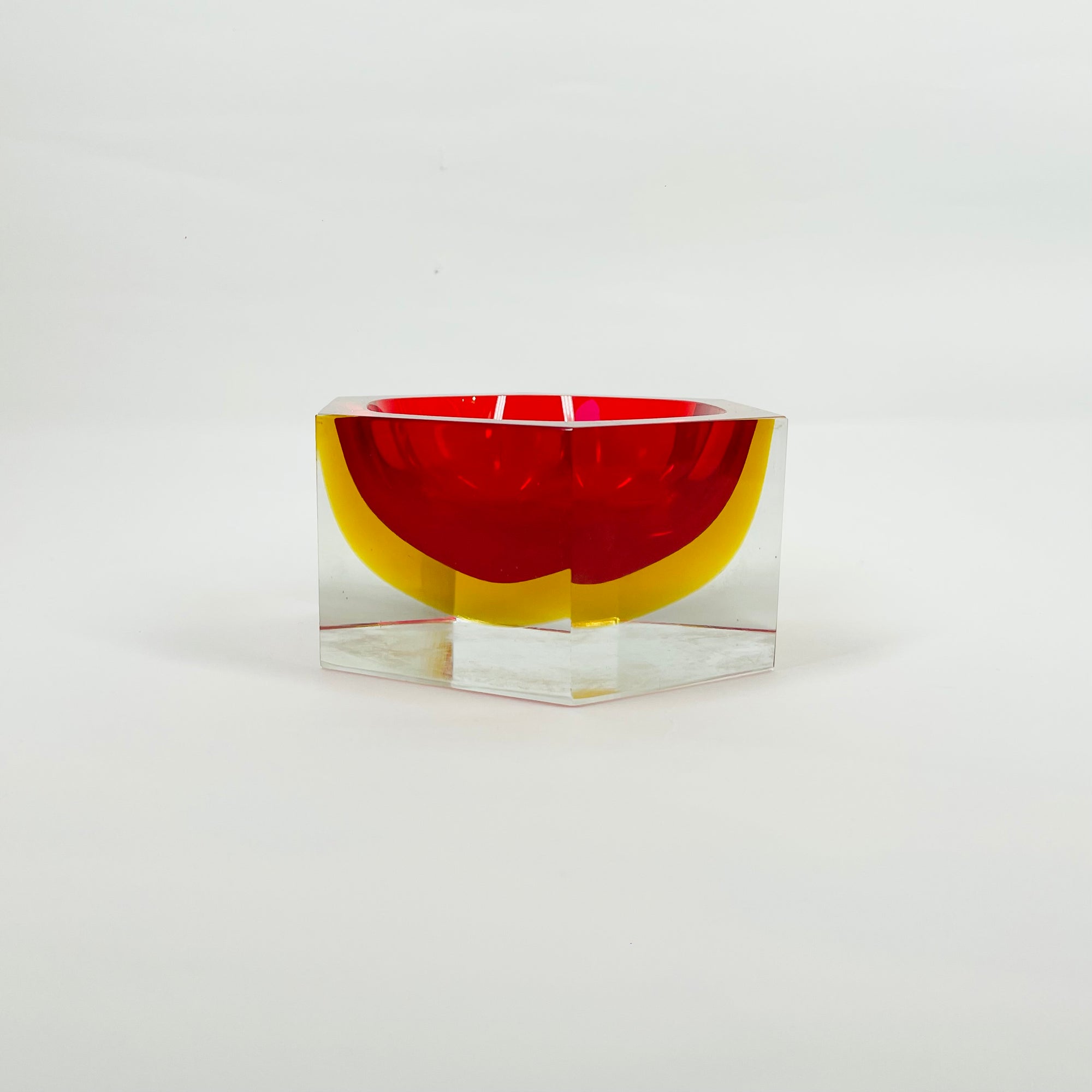 1950s RED RUBY GOLD MURANO MANDRUZZATO SOMMERSO FACETED GLASS HEXAGON BOWL