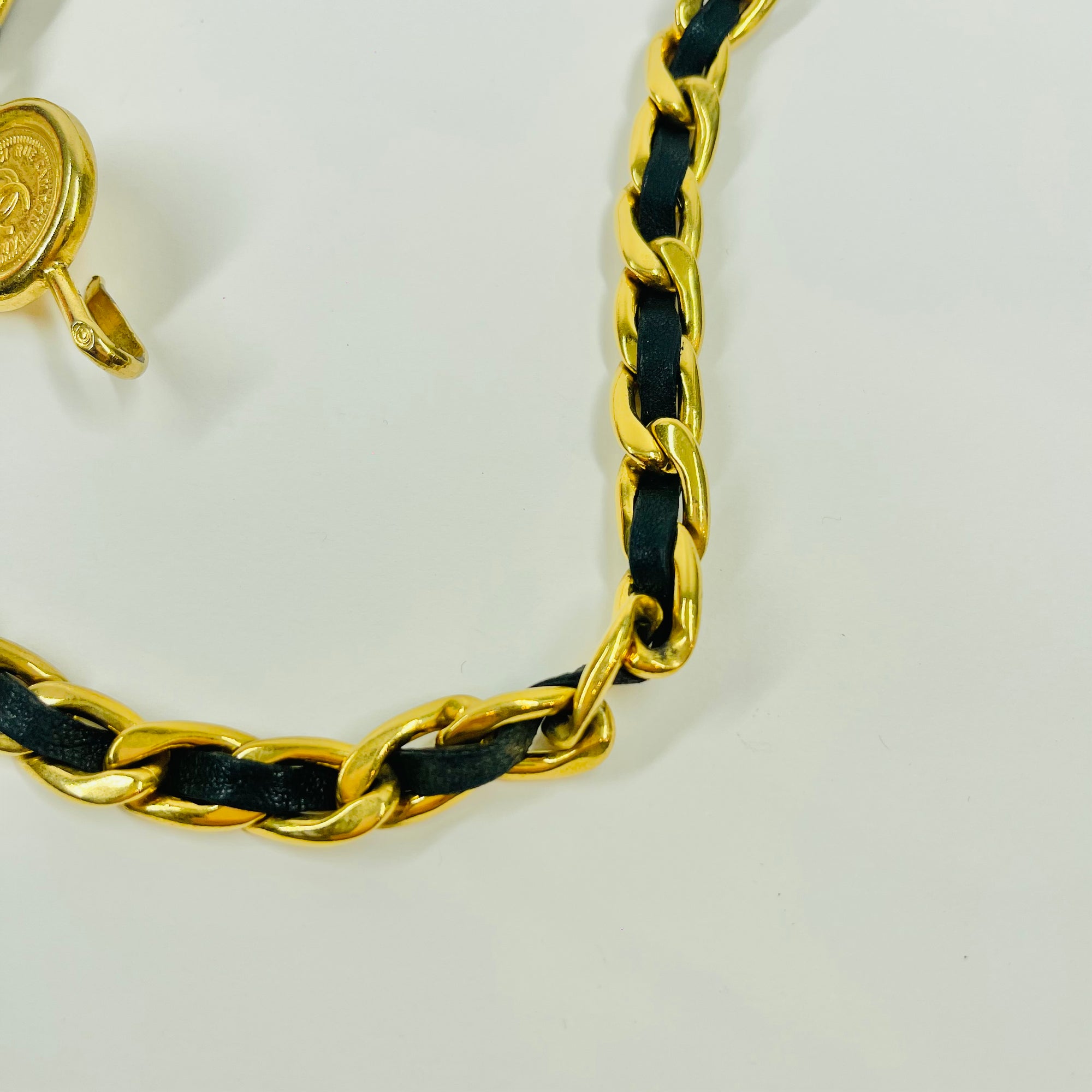 1980s CHANEL MATELASSE BLACK LEATHER GOLD PLATED MEDALLION LOGO BELT/NECKLACE