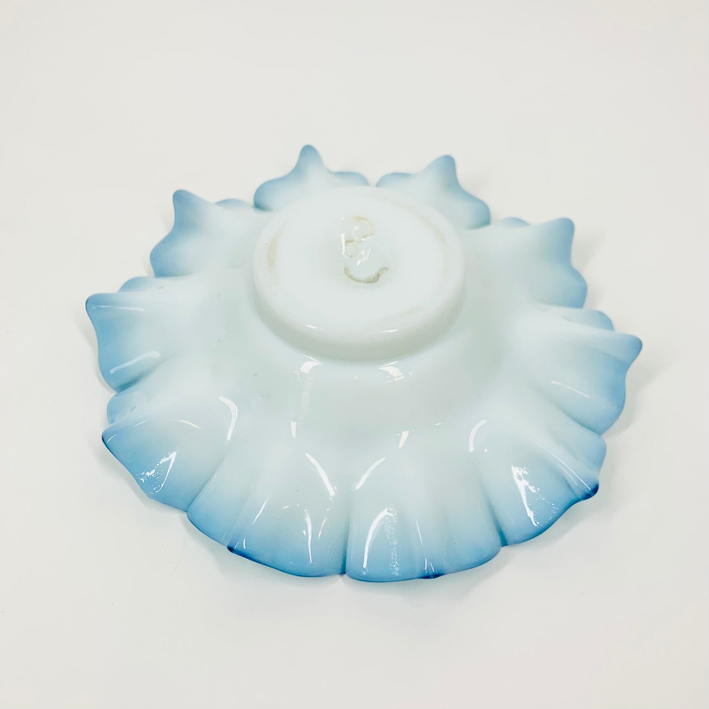 BLUE RUFFLE RIM PLATE