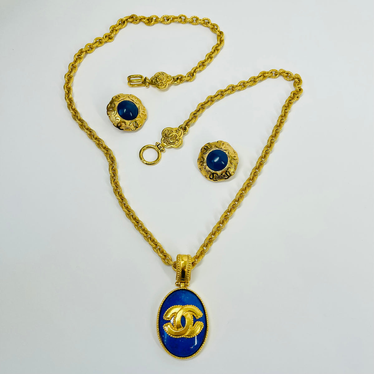 1995 CHANEL CC LOGO MUGHAL STYLE LAPIS AZULI MEDALLION PENDANT NECKLACE