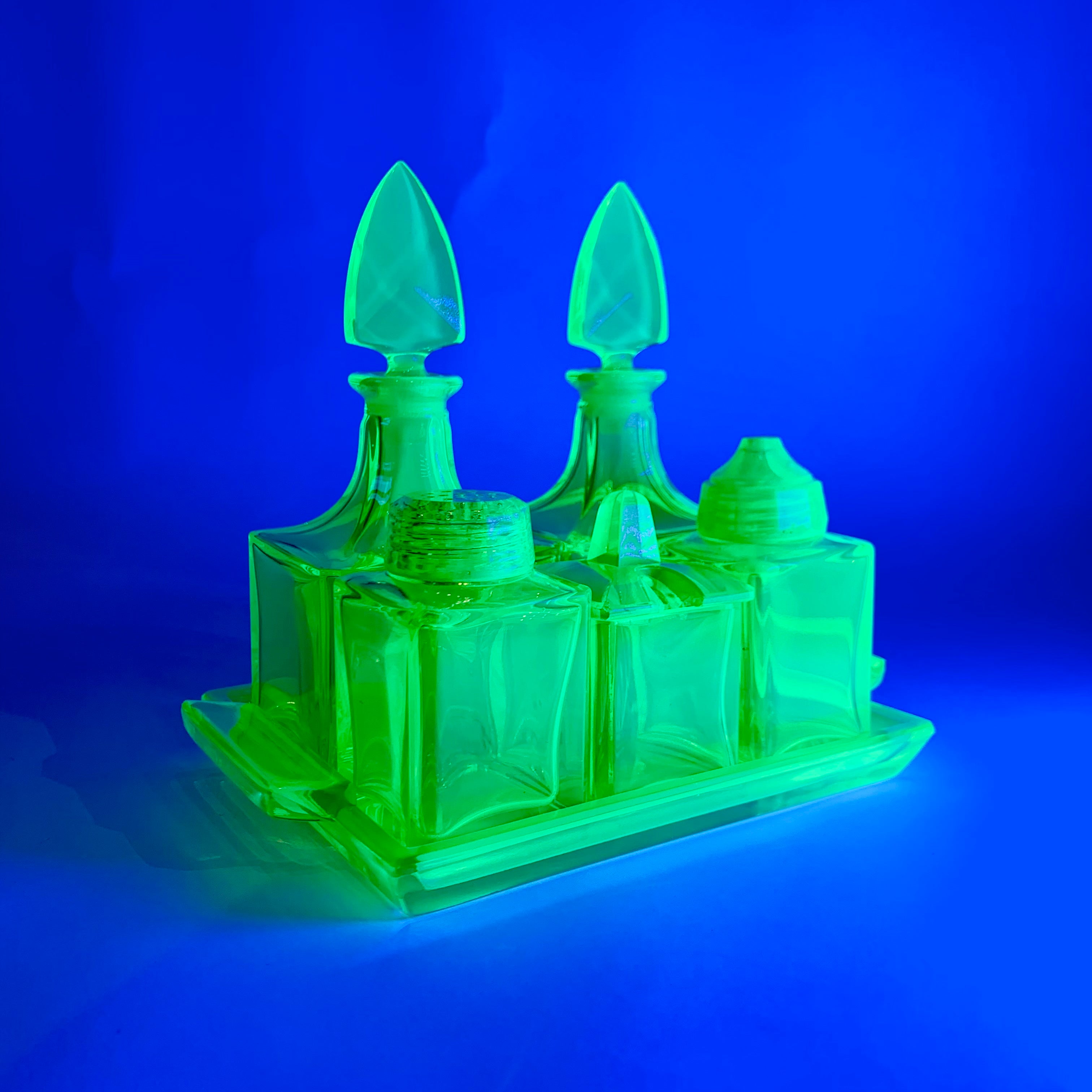 Top Uranium glass cruet