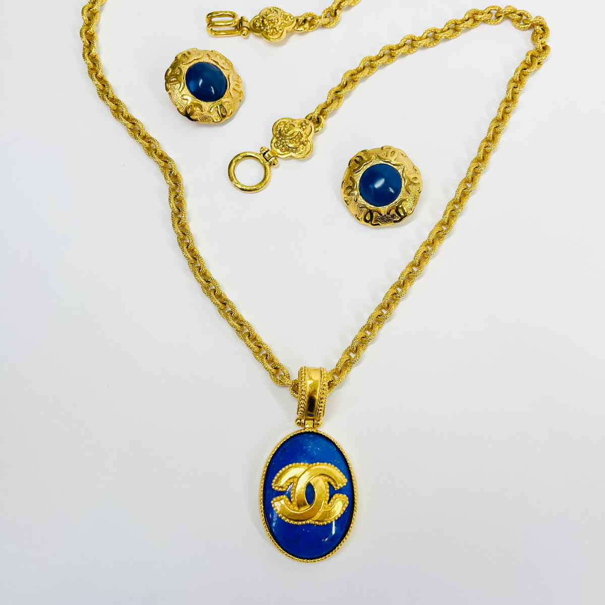 1995 CHANEL CC LOGO MUGHAL STYLE LAPIS AZULI MEDALLION PENDANT NECKLACE