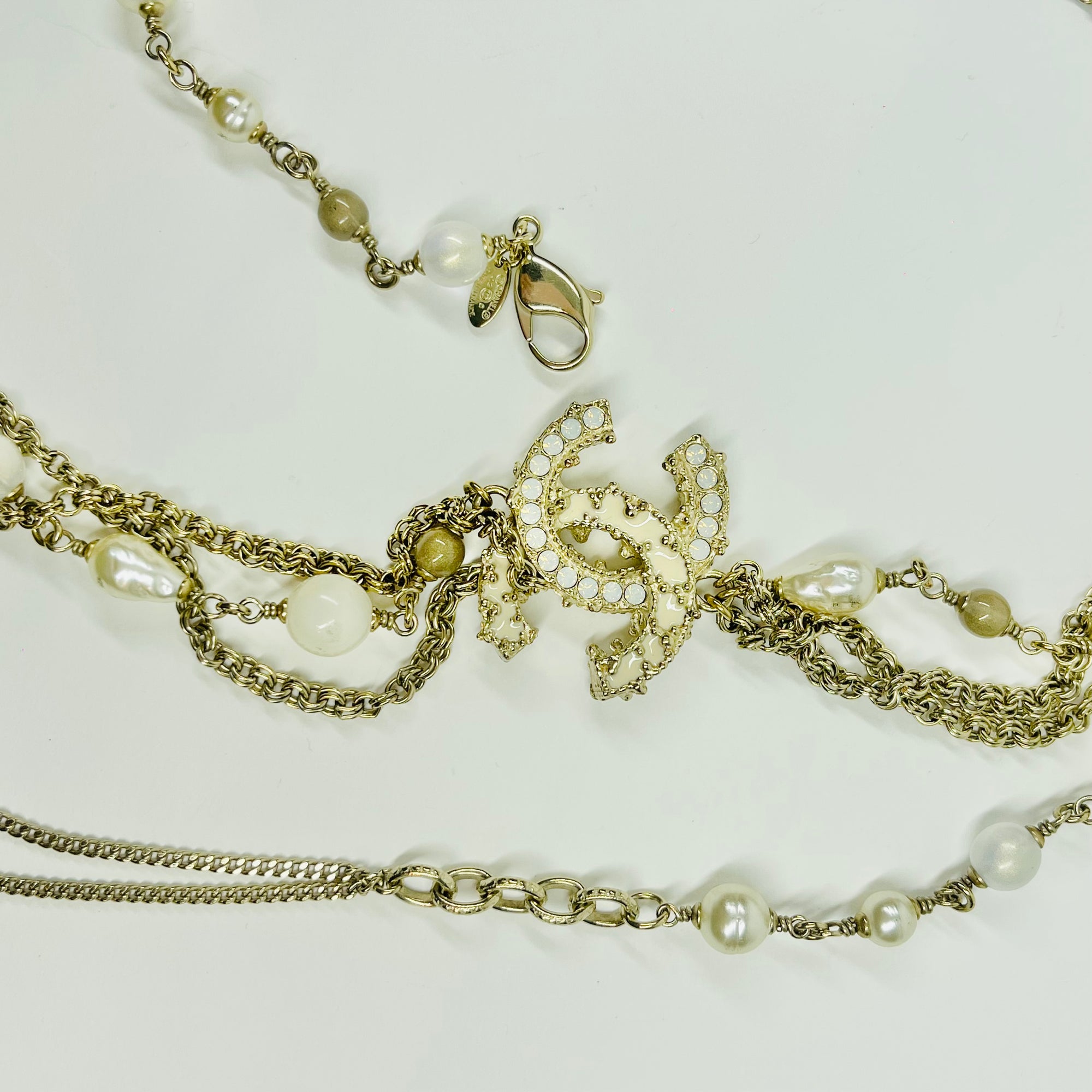 2012 CHANEL MULTISTRANDS COSTUME BEADS PEARL NECKLACE WITH ENAMEL CC LOGO