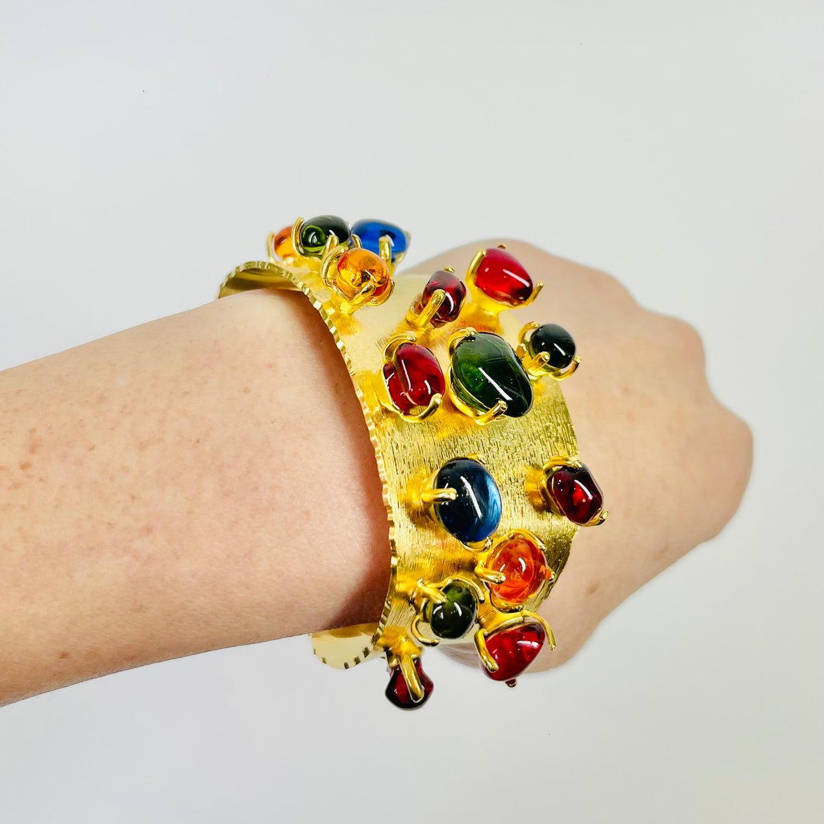 RUNWAY 1980s GUCCI GRIPOIX TUTTI FRUITTI CUFF