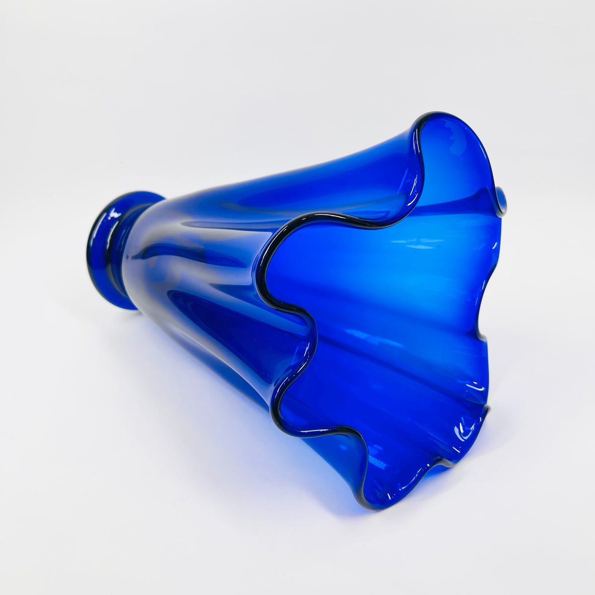 1960s MURANO COBALT BLUE FAZZOLETTO HANDKERCHIEF GLASS VASE
