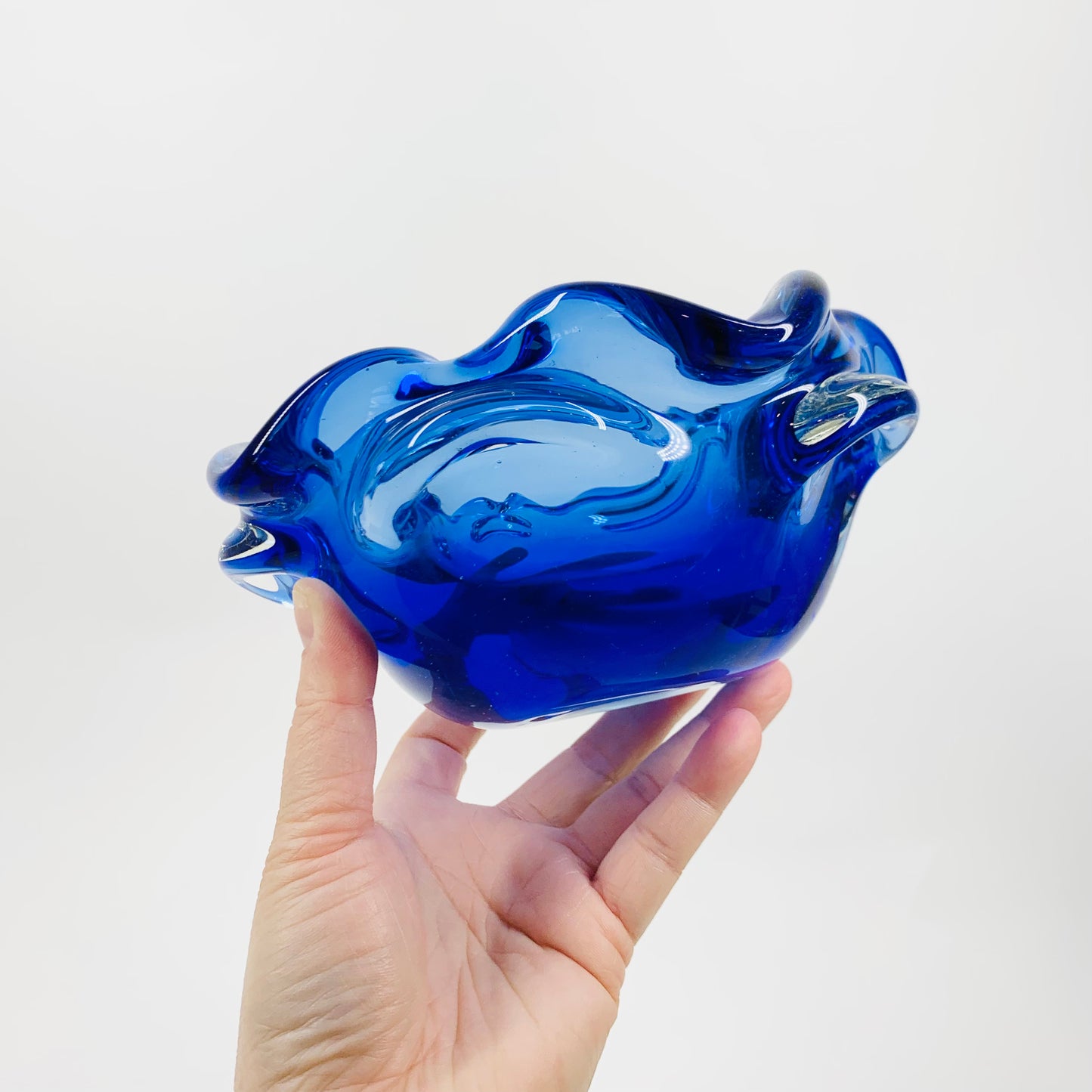 BLUE RUFFLE RIM BOWL