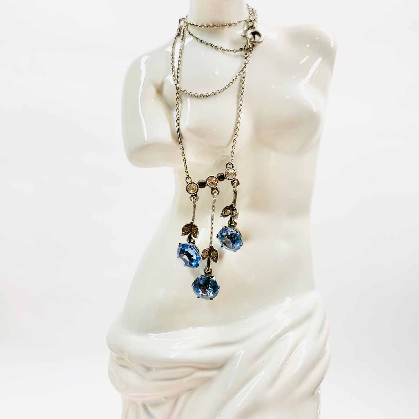 ANTIQUE EDWARDIAN SILVER FESTOON NECKLACE WITH BLUE GLASS