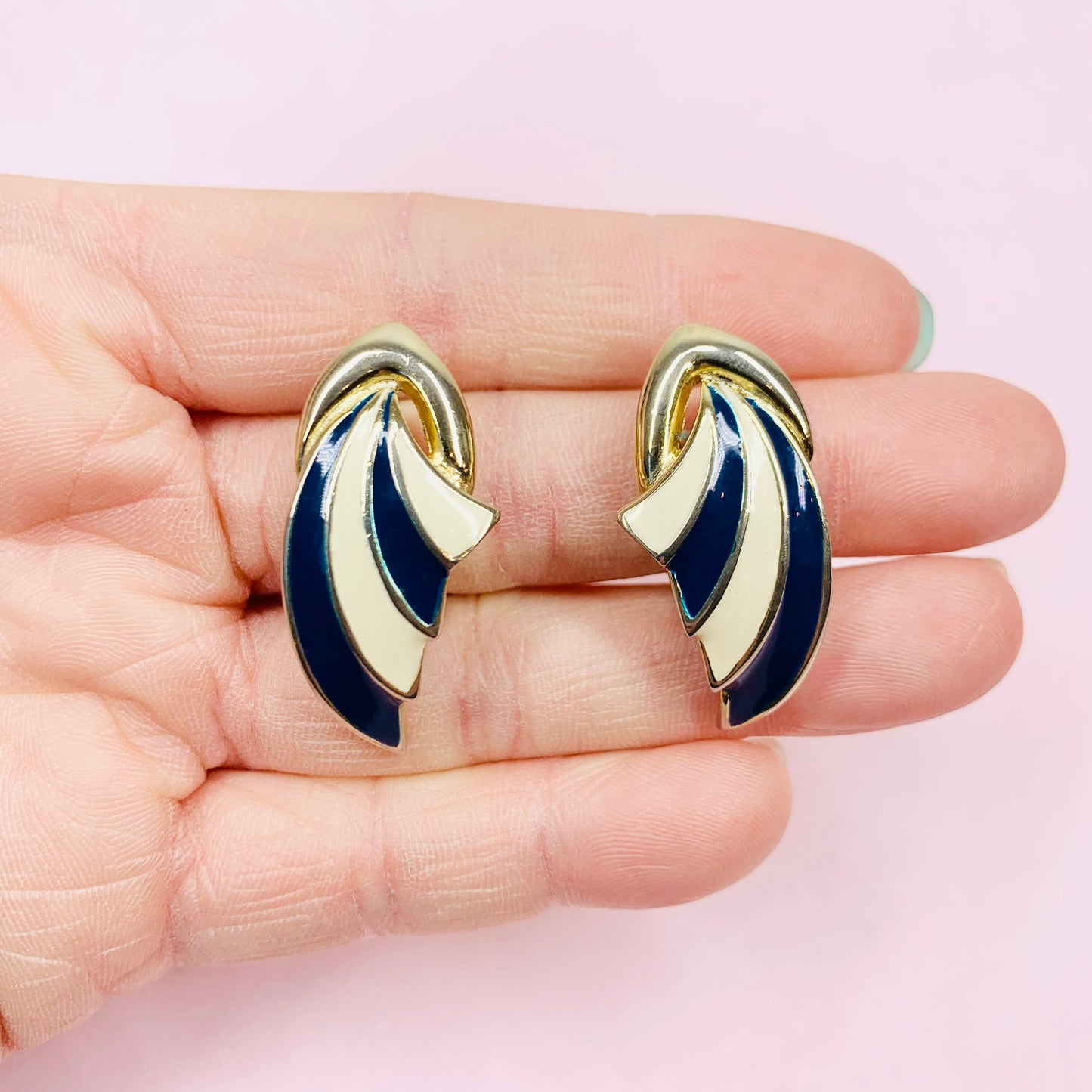 60s BARCS NAVY WHITE WING RIBBON ENAMEL BUTTON EARRINGS