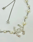2014 CHANEL COSTUME PEARL NECKLACE WITH STATEMENT DIAMANTE CC LOGO