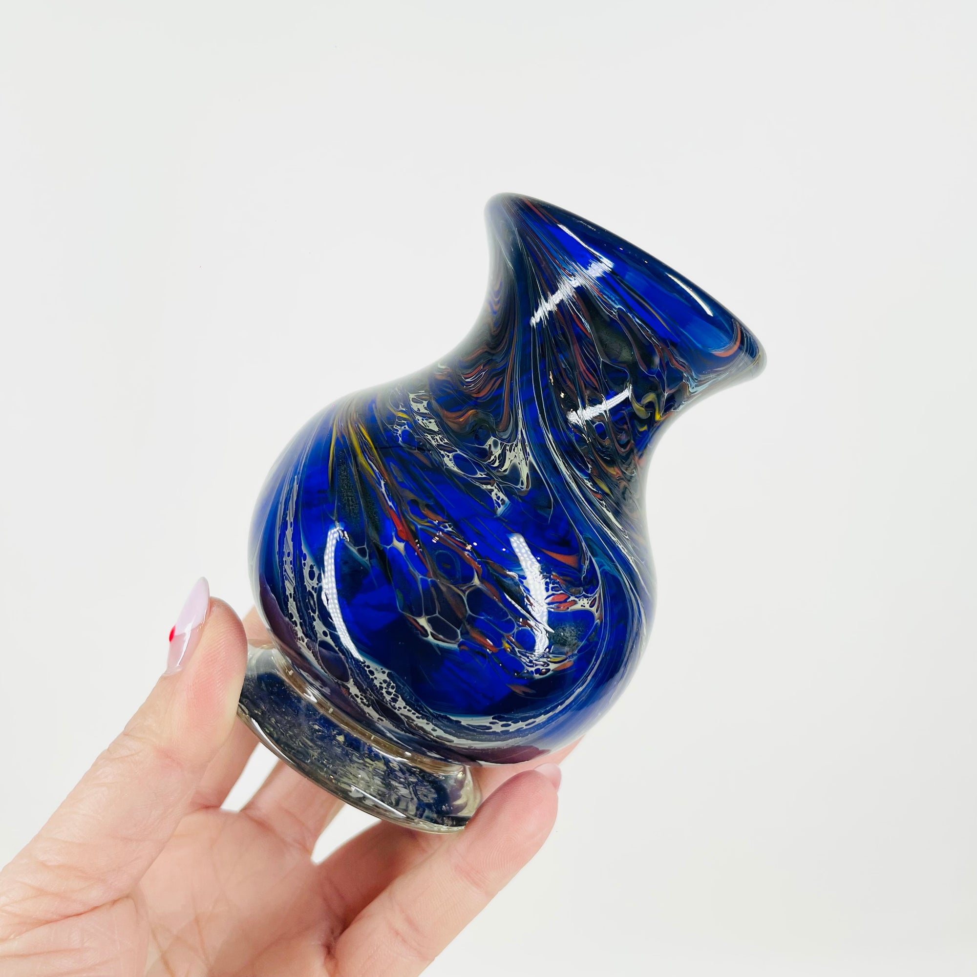 1980s AUSTRALIAN MOUTH BLOWN BLUE SPATTER ART GLASS MINI POSY VASE BY STEPHEN MORRIS