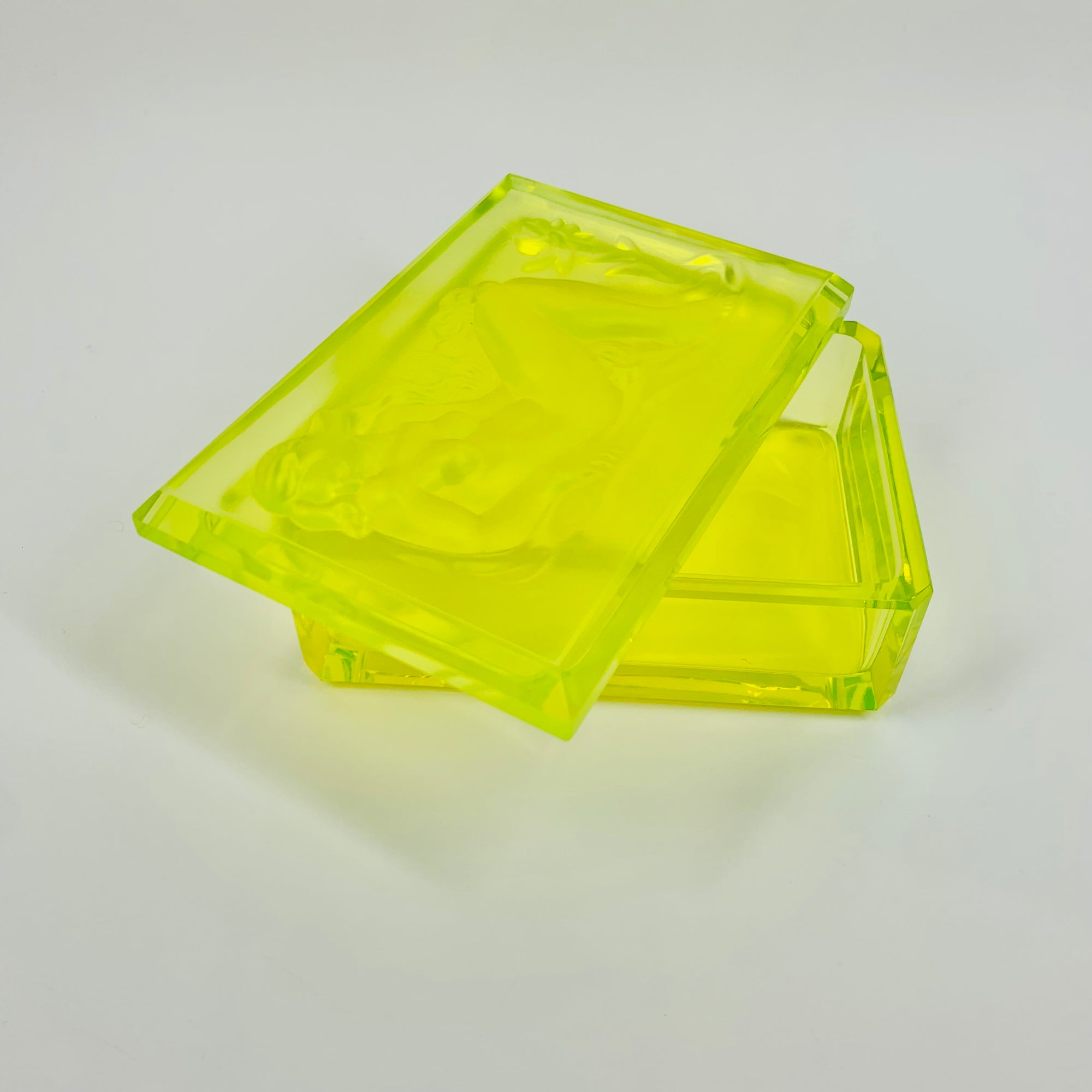 URANIUM GLASS NUDE MOTIF LIDDED BOX
