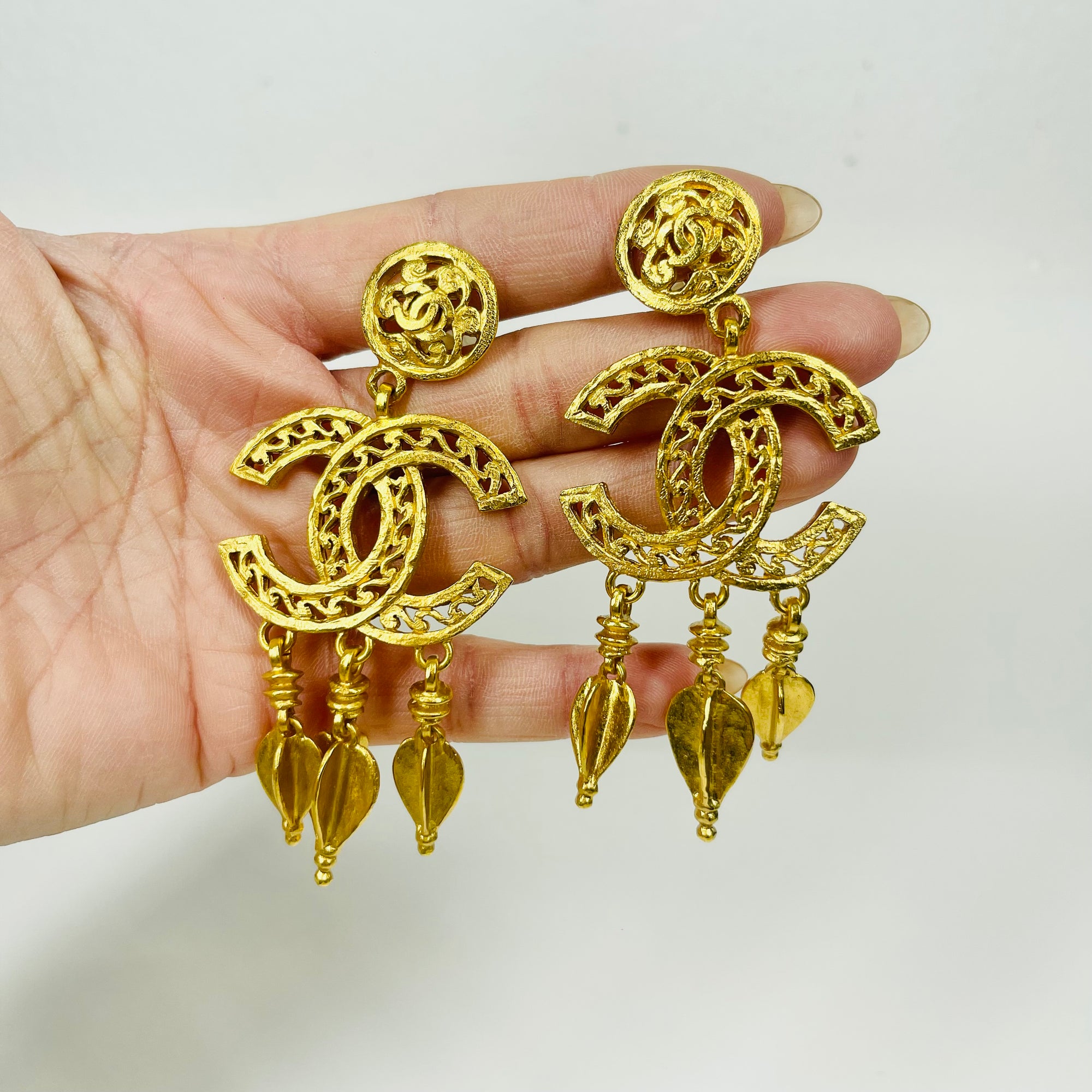 1980s CHANEL LARGE ARABESQUE TASSEL CC FILIGREE LOGO DROP CLIP ON EARRINGS