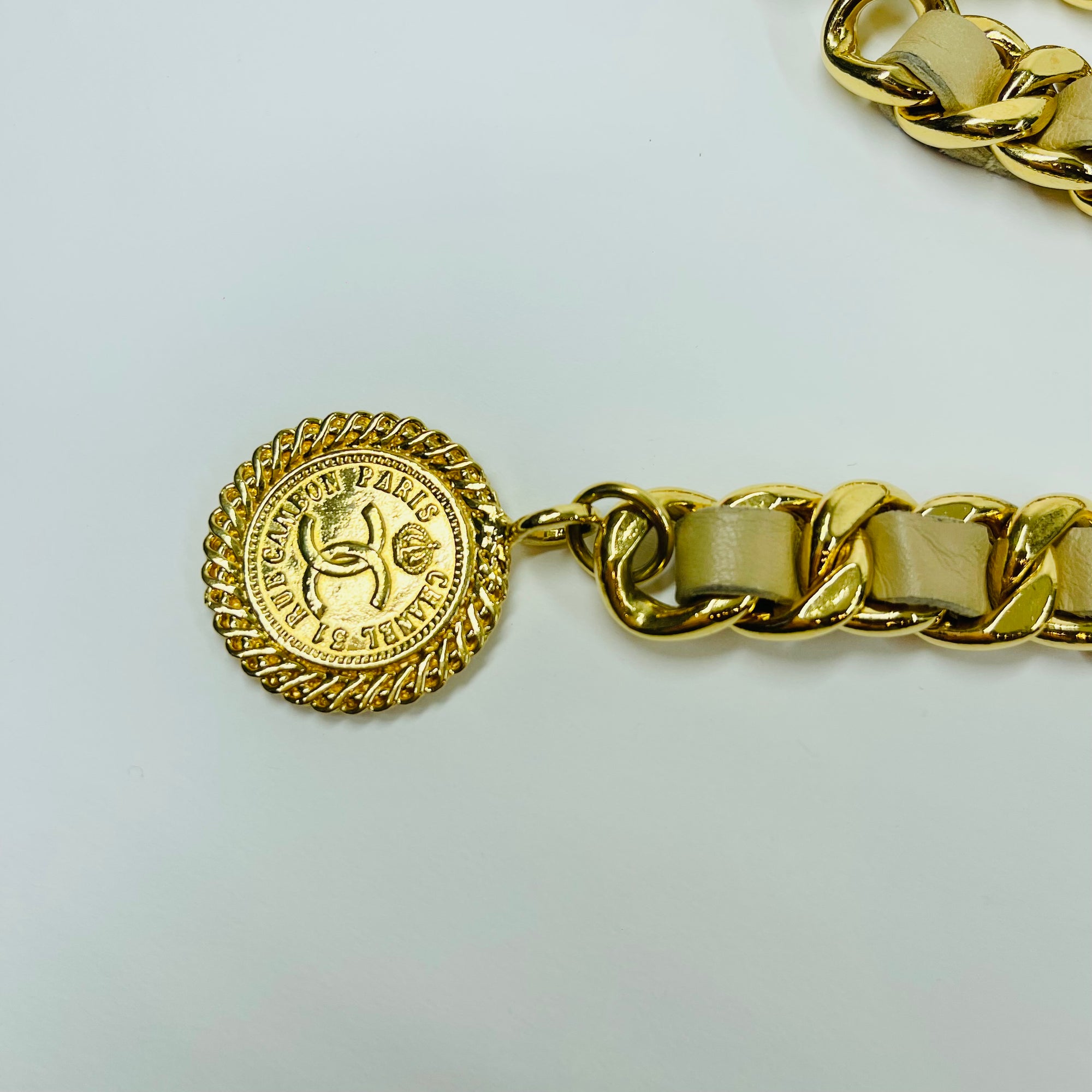 1990s CHANEL MATELASSE BEIGE LEATHER GOLD PLATED MEDALLION LOGO BELT/NECKLACE