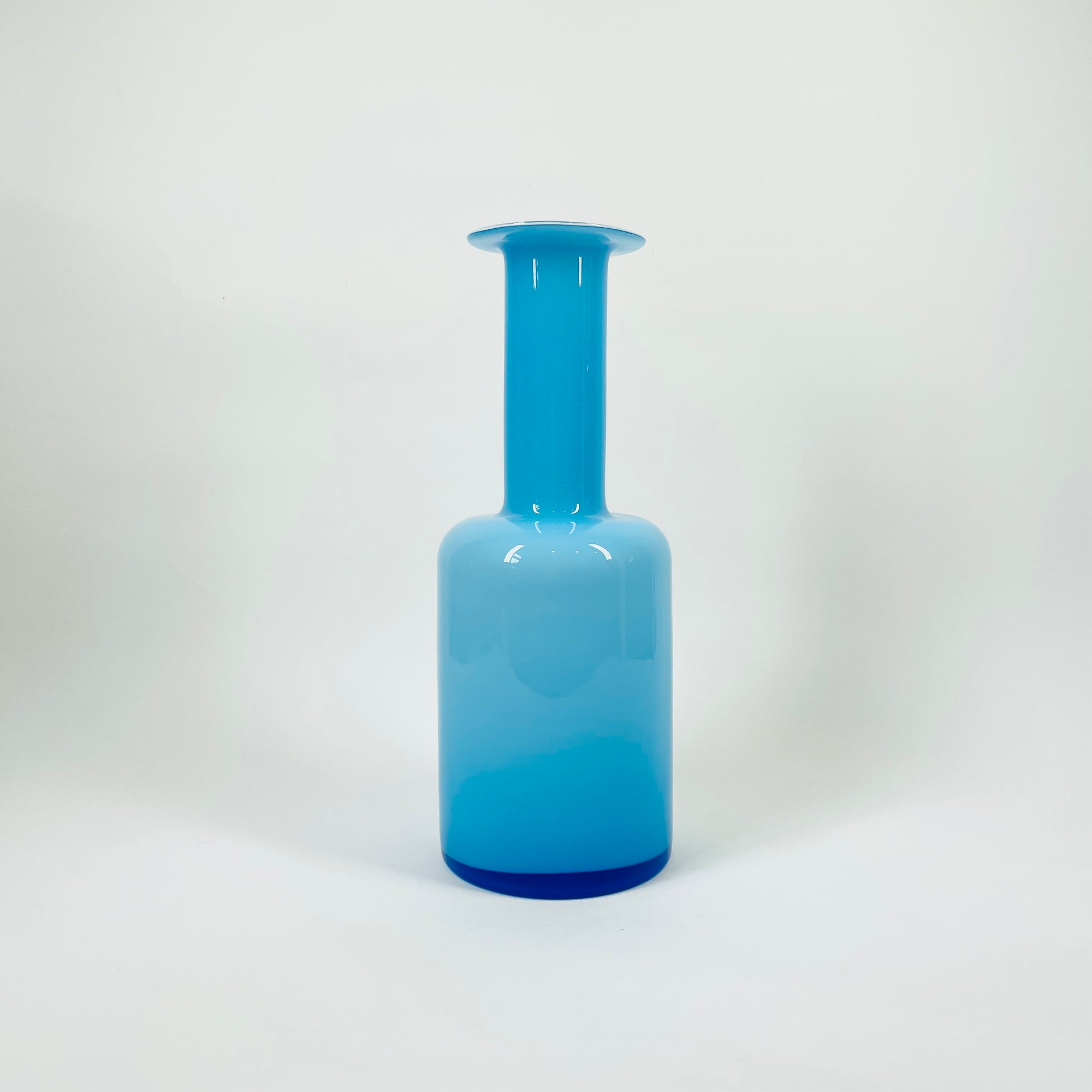 BLUE GLASS GULVASE