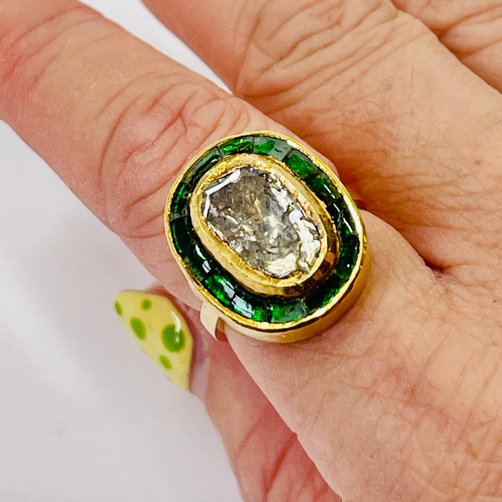 ANTIQUE 22K GOLD INDIAN POLKI RAW DIAMOND RING WITH GREEN ENAMEL