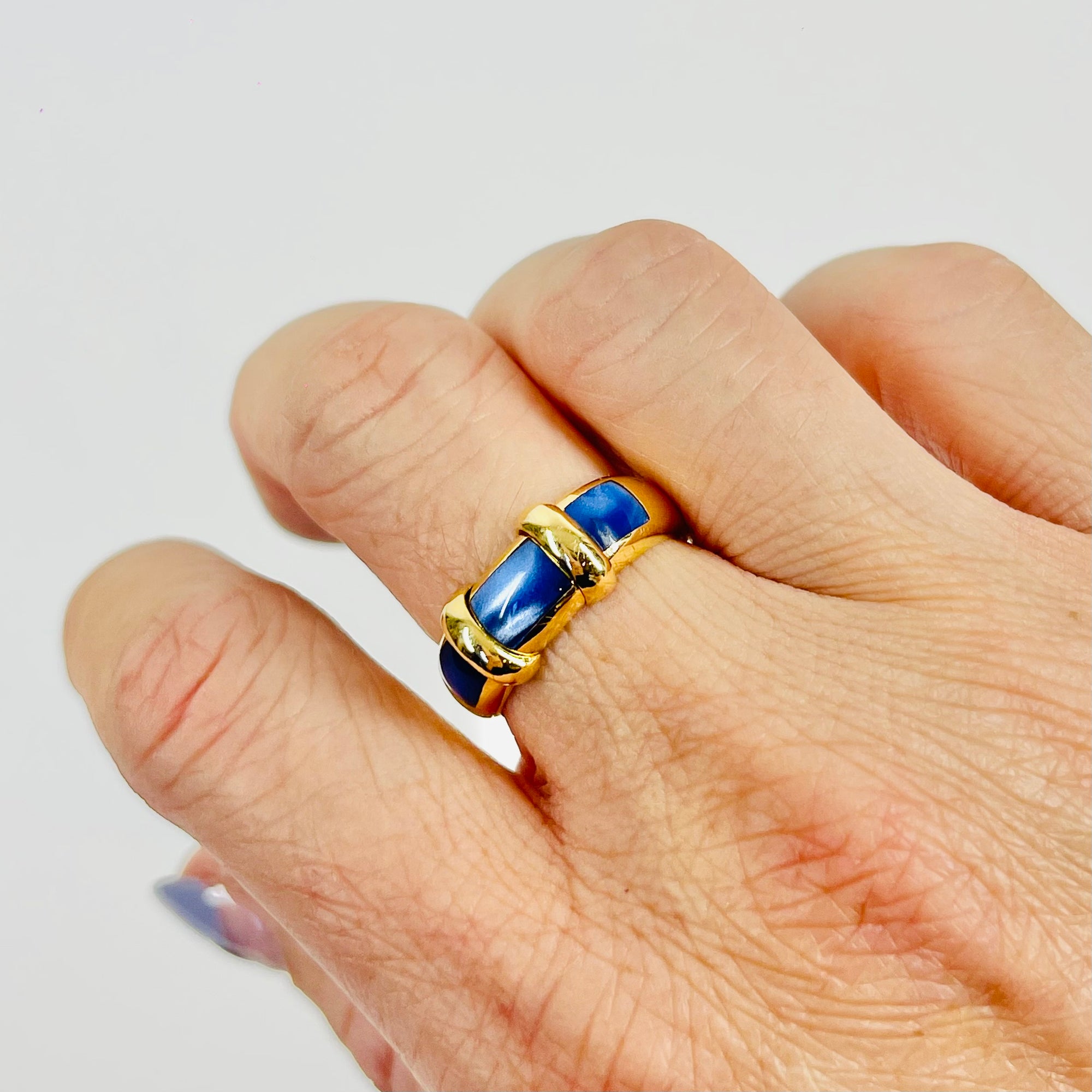 1970s 18k YELLOW GOLD BLUE CHALCEDONY ENAMEL TANK RING