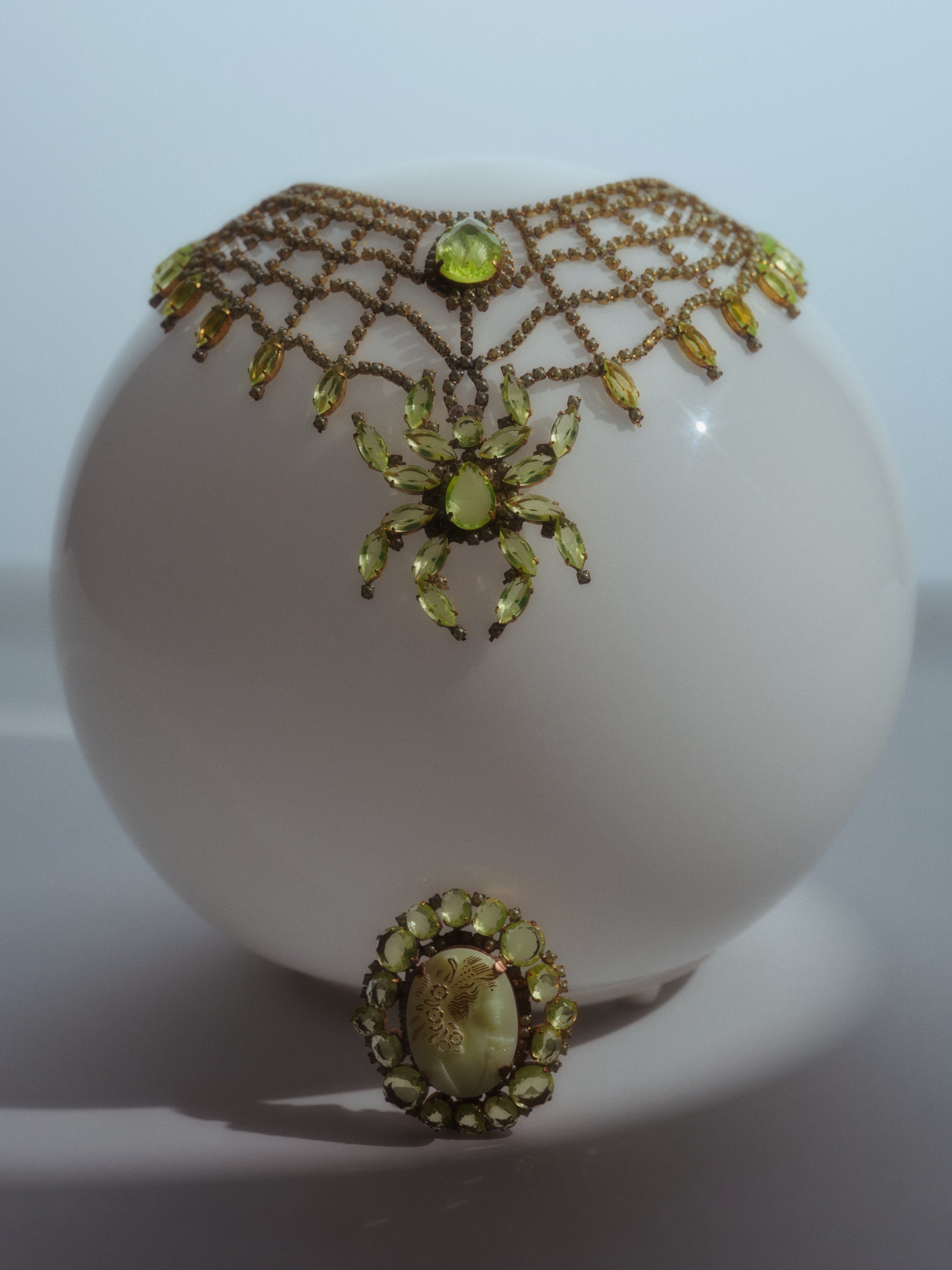 VICTORIAN STYLE CAMEO URANIUM GLASS BROOCH